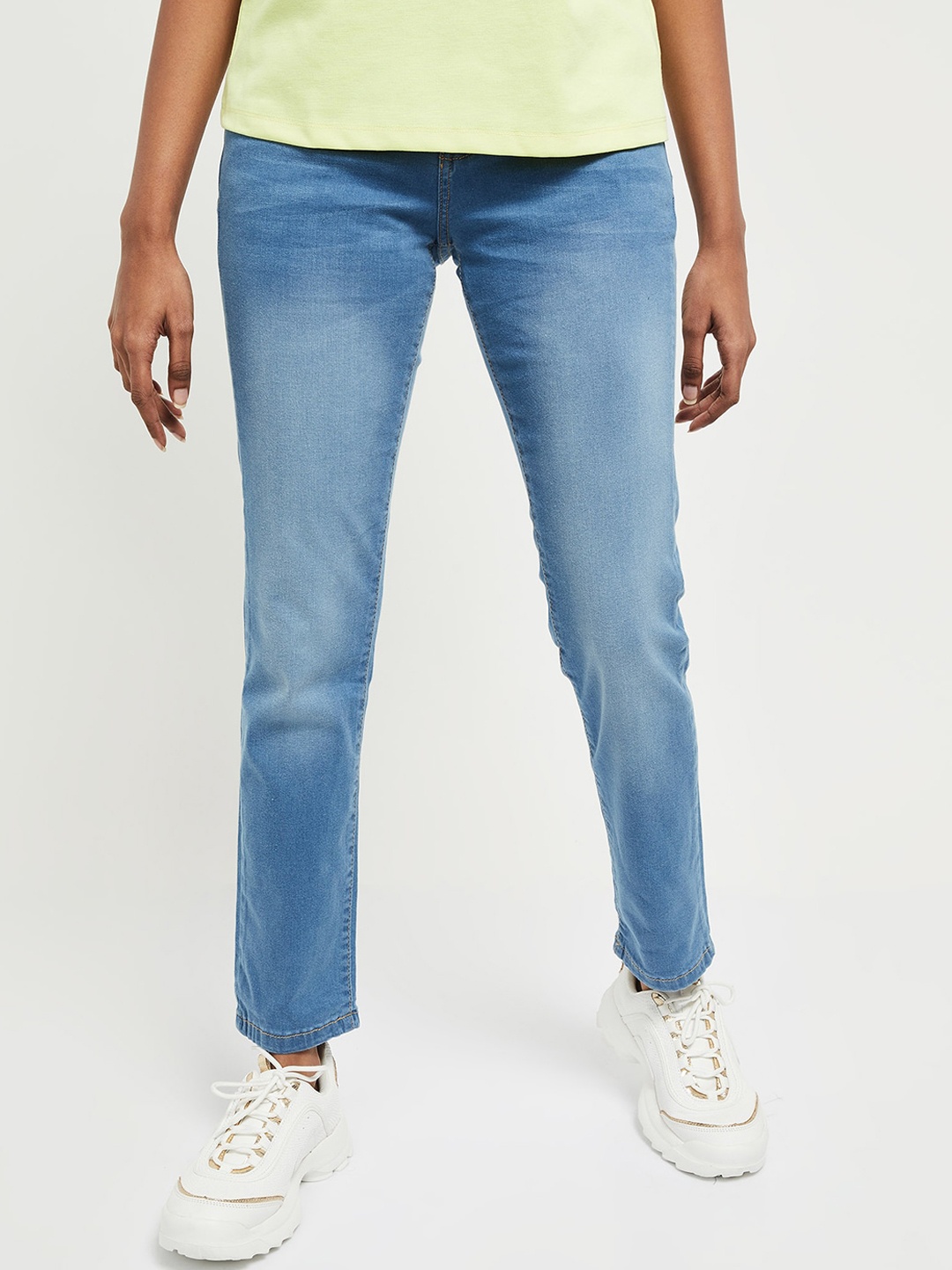 

max Women Blue Skinny Fit Light Fade Jeans