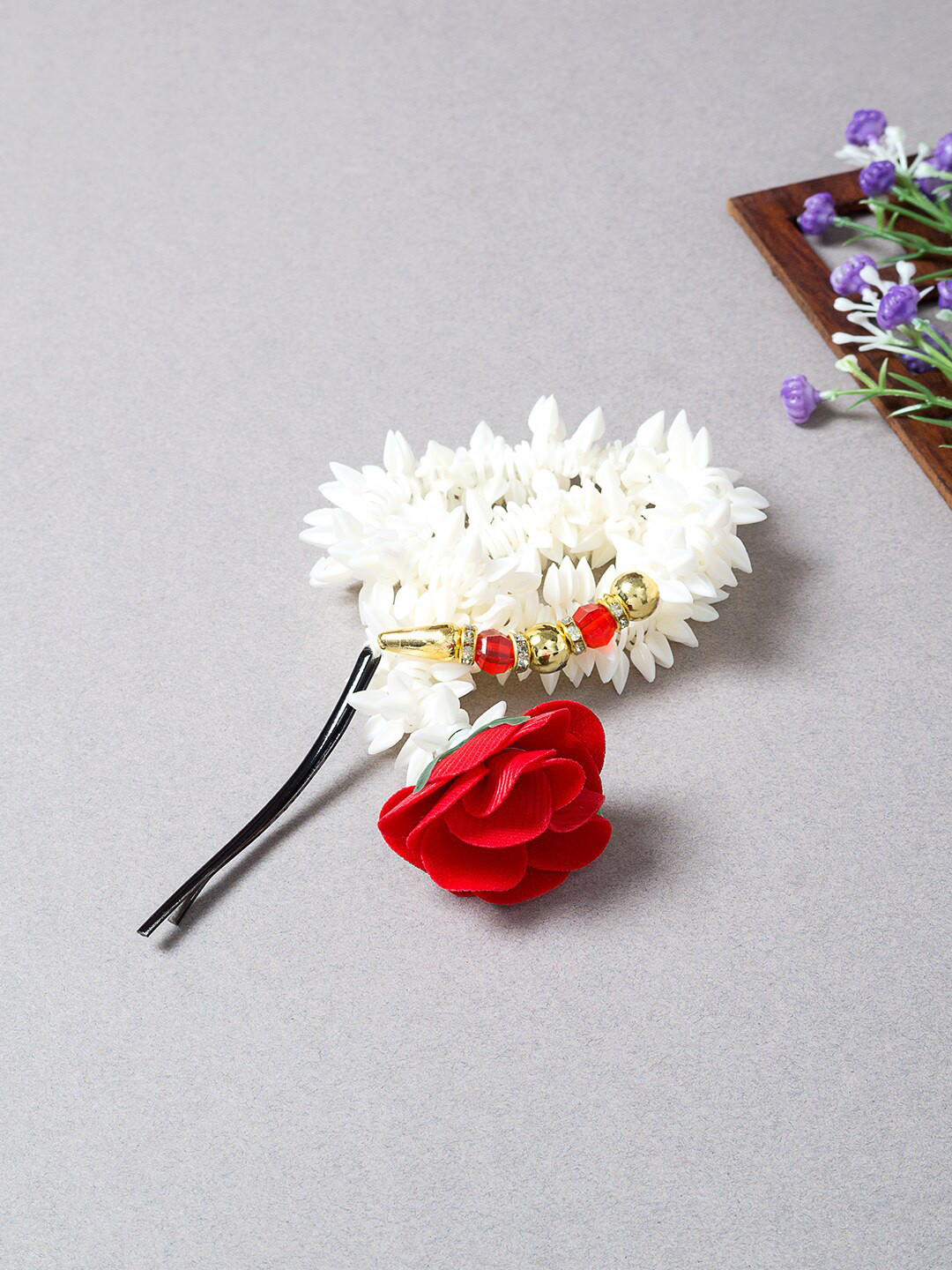 

Golden Peacock Women White & Red Jasmine Flower Juda Gajra