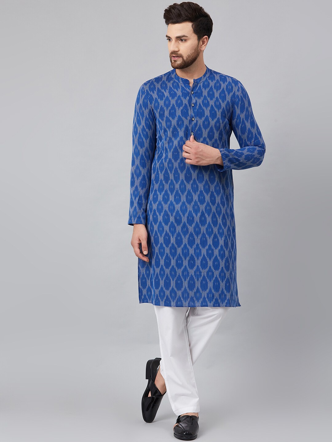 

See Designs Men Blue & White Ethnic Motifs Pure Cotton Handloom Ikat Kurta with Pyjamas