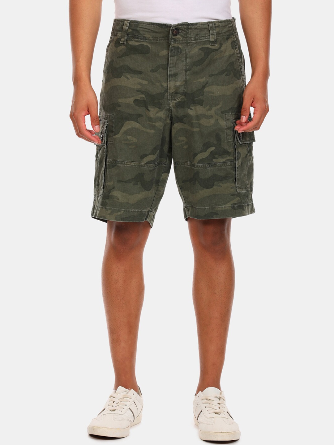 

Aeropostale Men Olive Green Camouflage Printed Mid Rise Cargo Shorts