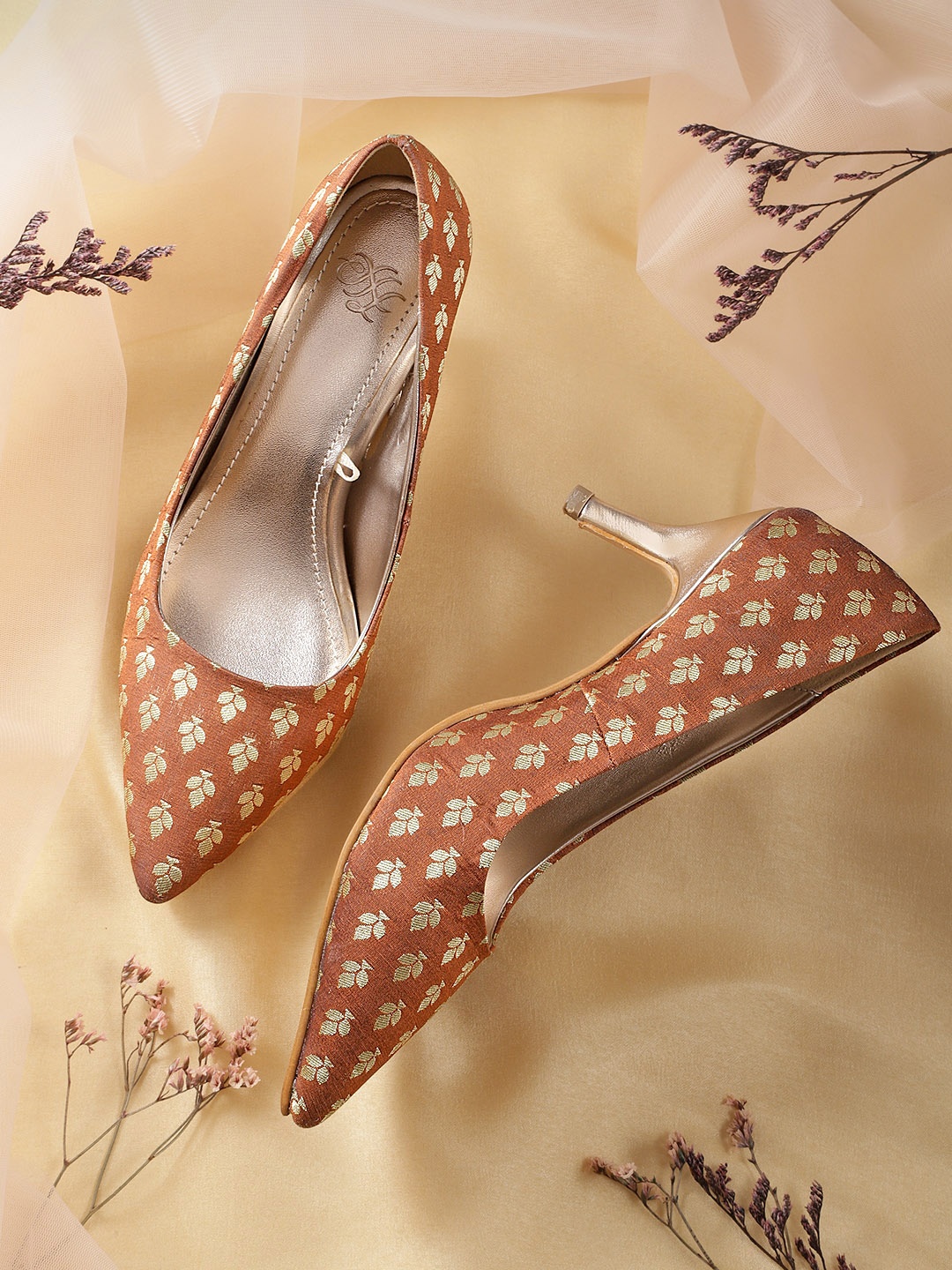 

House of Pataudi Brown & Gold-Toned Woven Design Handcrafted Pumps