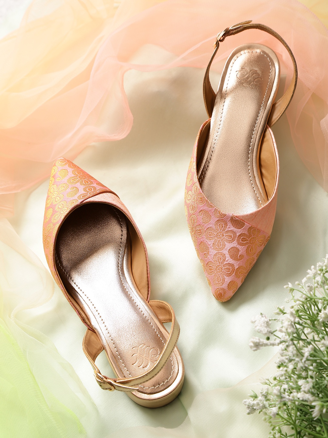 

House of Pataudi Women Pink & Gold-Toned Woven Design Mules