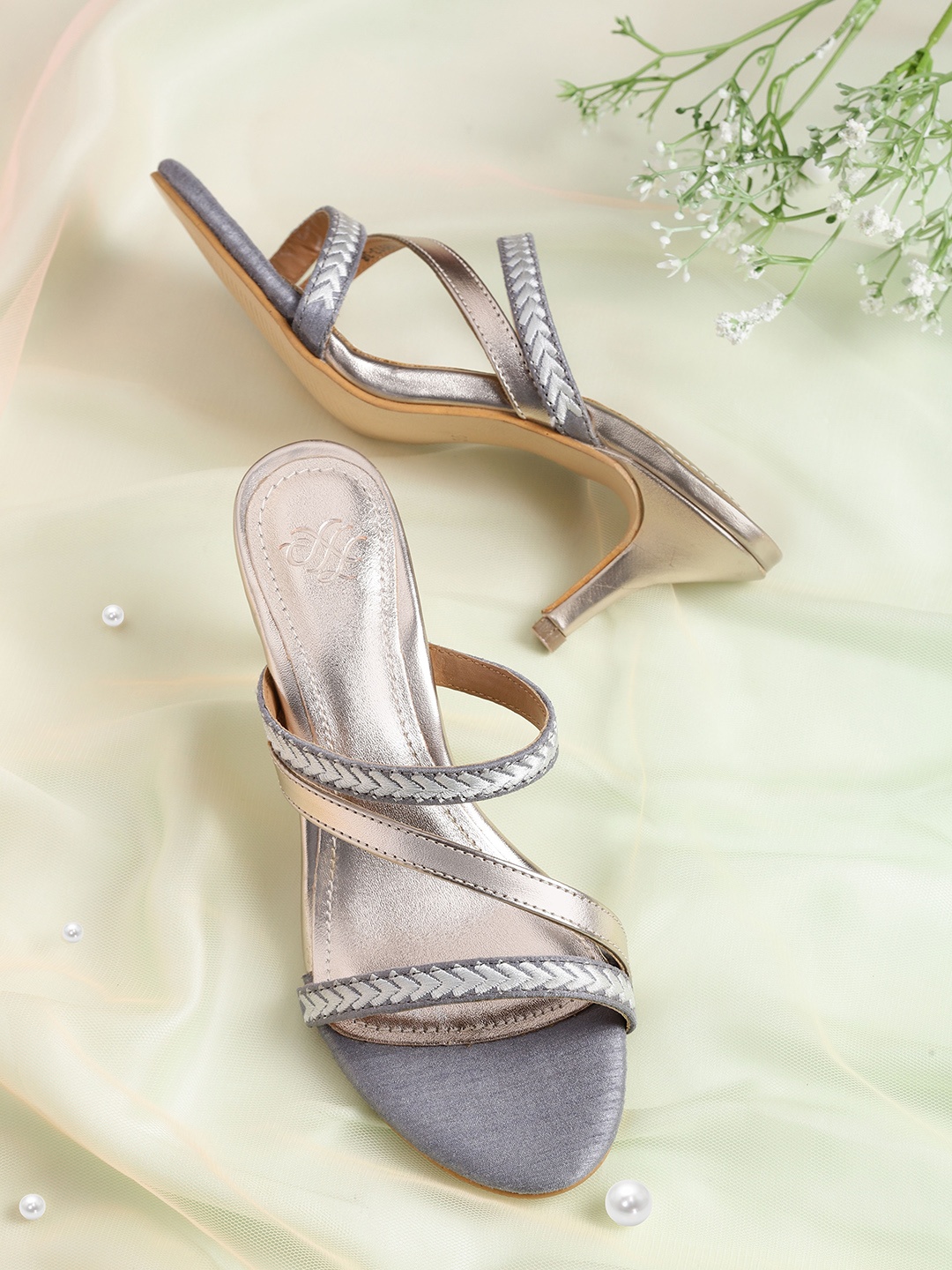 

House of Pataudi Women Grey & Gold-Toned Woven Design Handcrafted Slim Heels