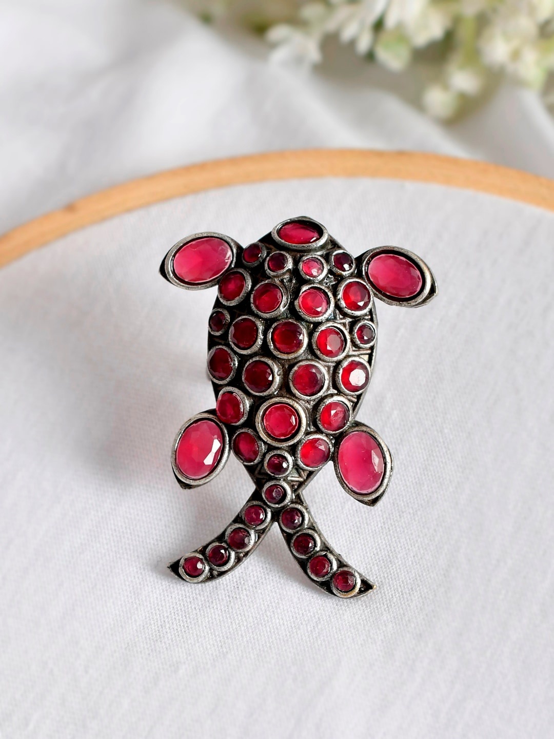 

Infuzze Oxidised Silver-Plated Pink Stone-Studded Fish-Shaped Finger Ring