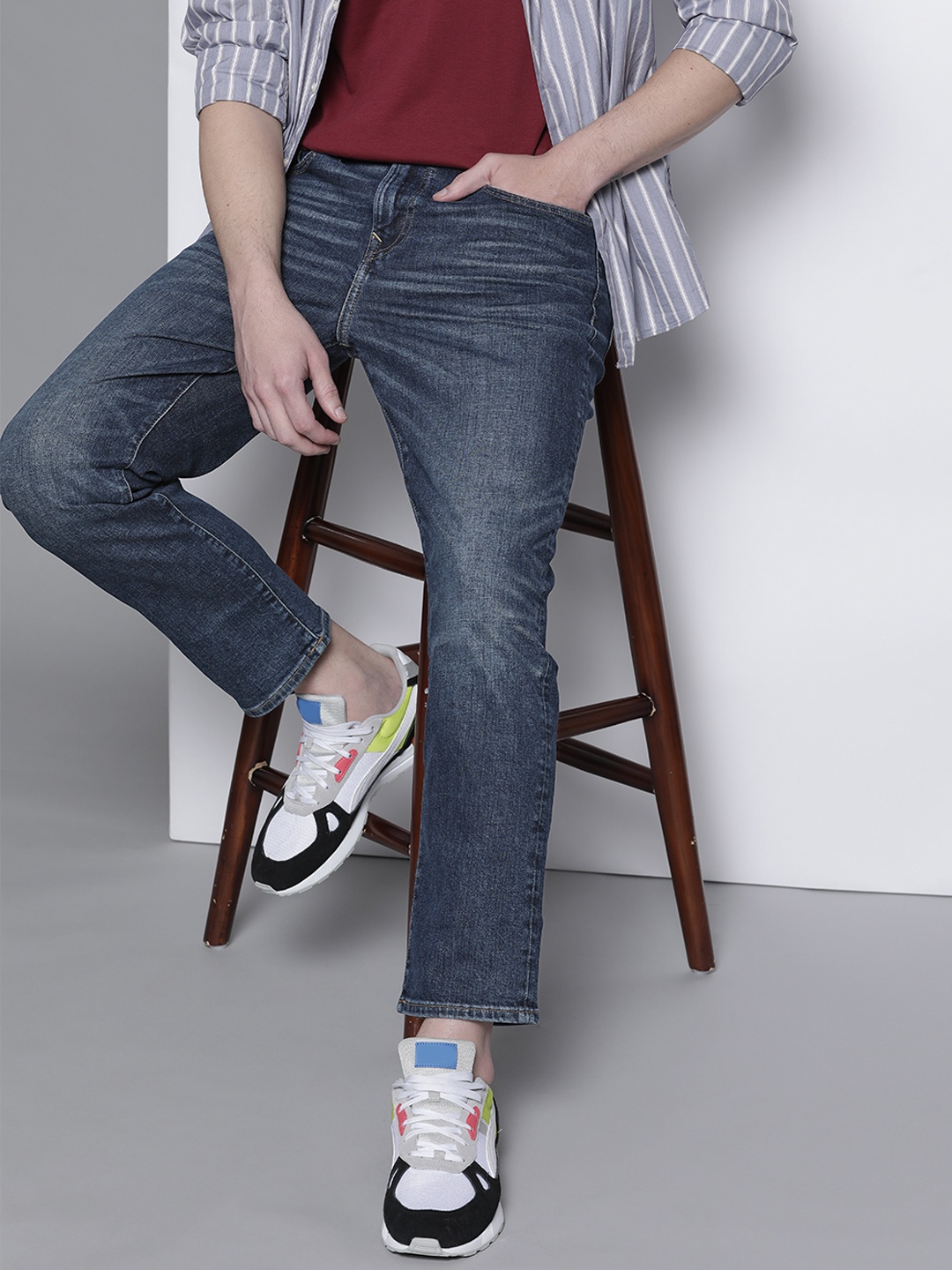 

AMERICAN EAGLE OUTFITTERS Men Navy Blue AirFlex+ Athletic Straight Fit Light Fade Jeans