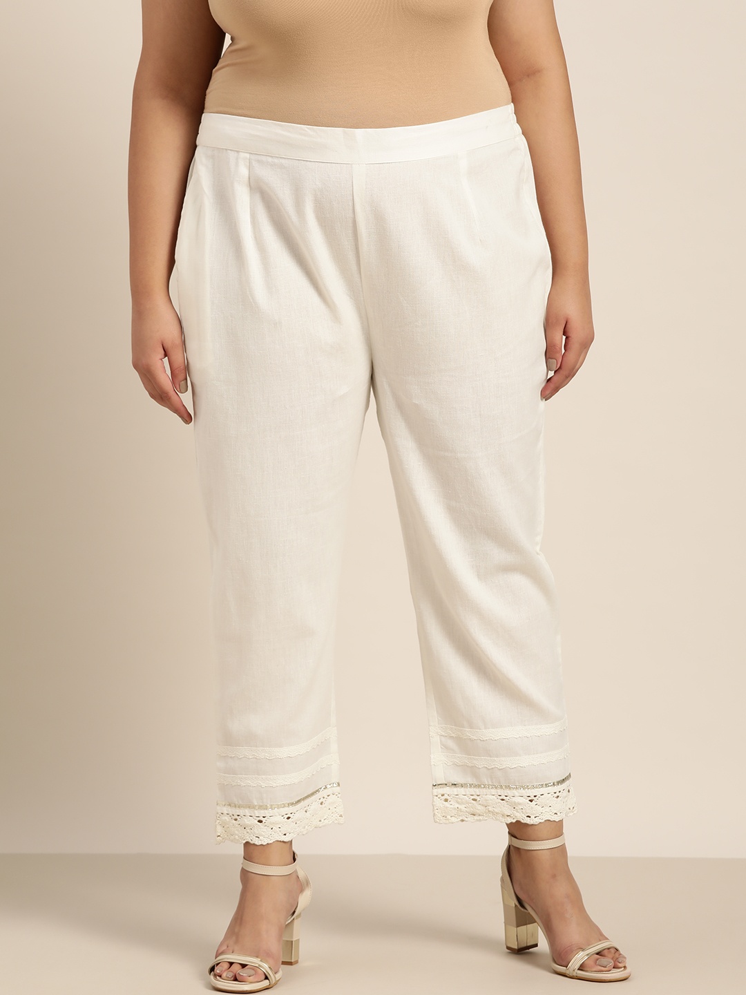 

Juniper Plus Women Off White Solid Urban Slim Fit Trousers