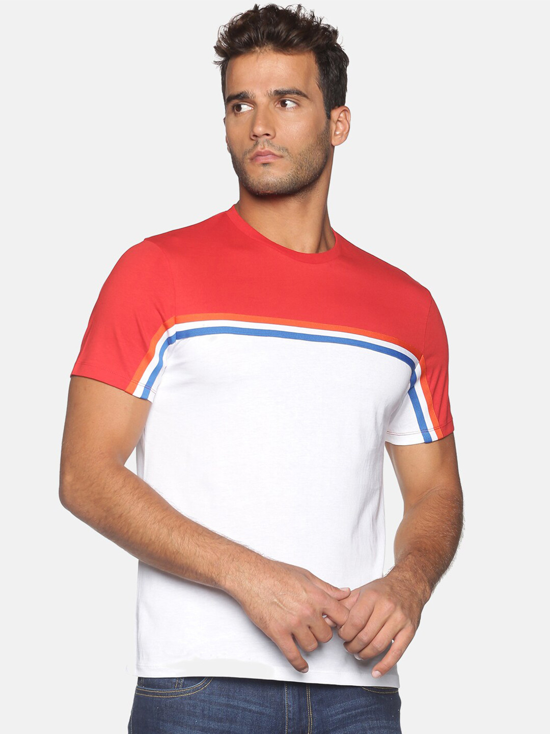 

UrGear Men White Colourblocked Extended Sleeves Pockets T-shirt