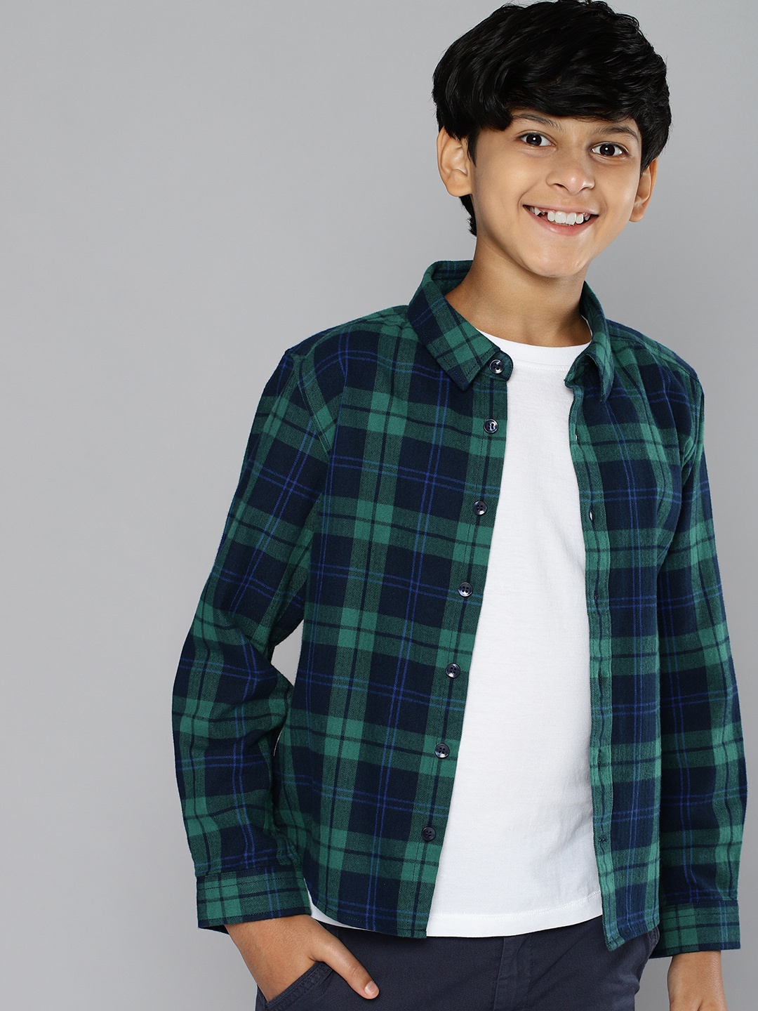 

M&H Juniors Boys Green & Navy Blue Slim Fit Checked Pure Cotton Casual Shirt