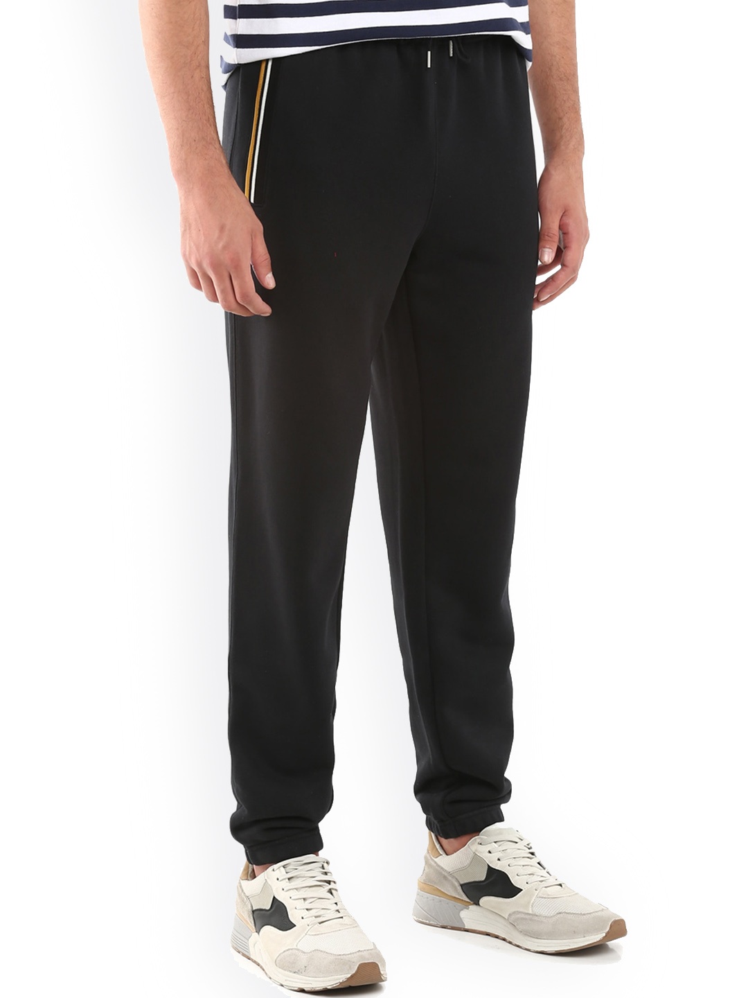 

Fred Perry Men Black Solid Loose-Fit Track Pants
