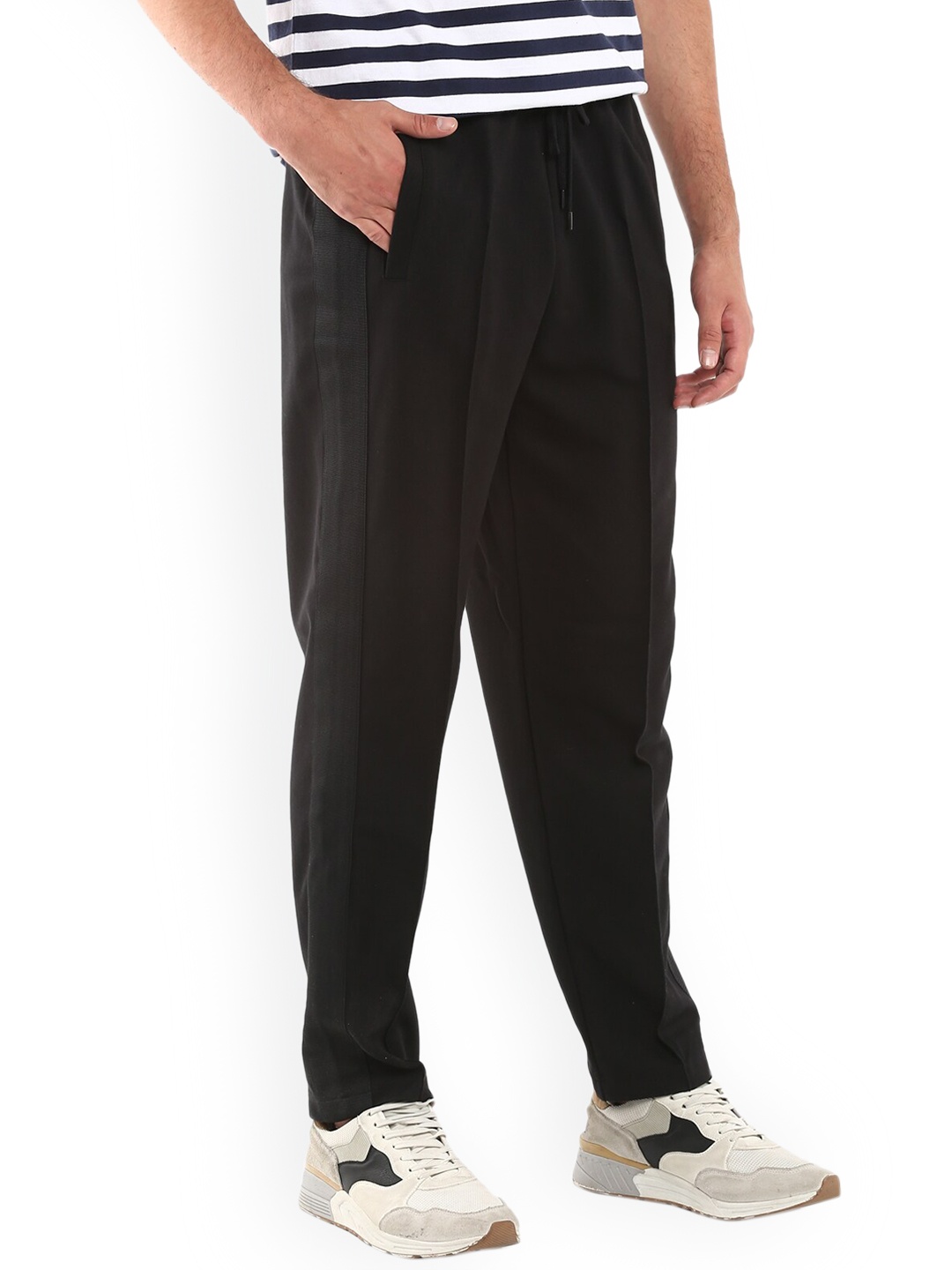 

Fred Perry Men Black Solid Straight-Fit Cotton Track Pants