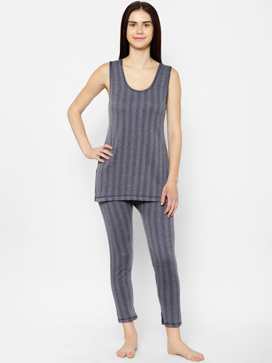 

VIMAL JONNEY Women Navy Blue Striped Thermal Set