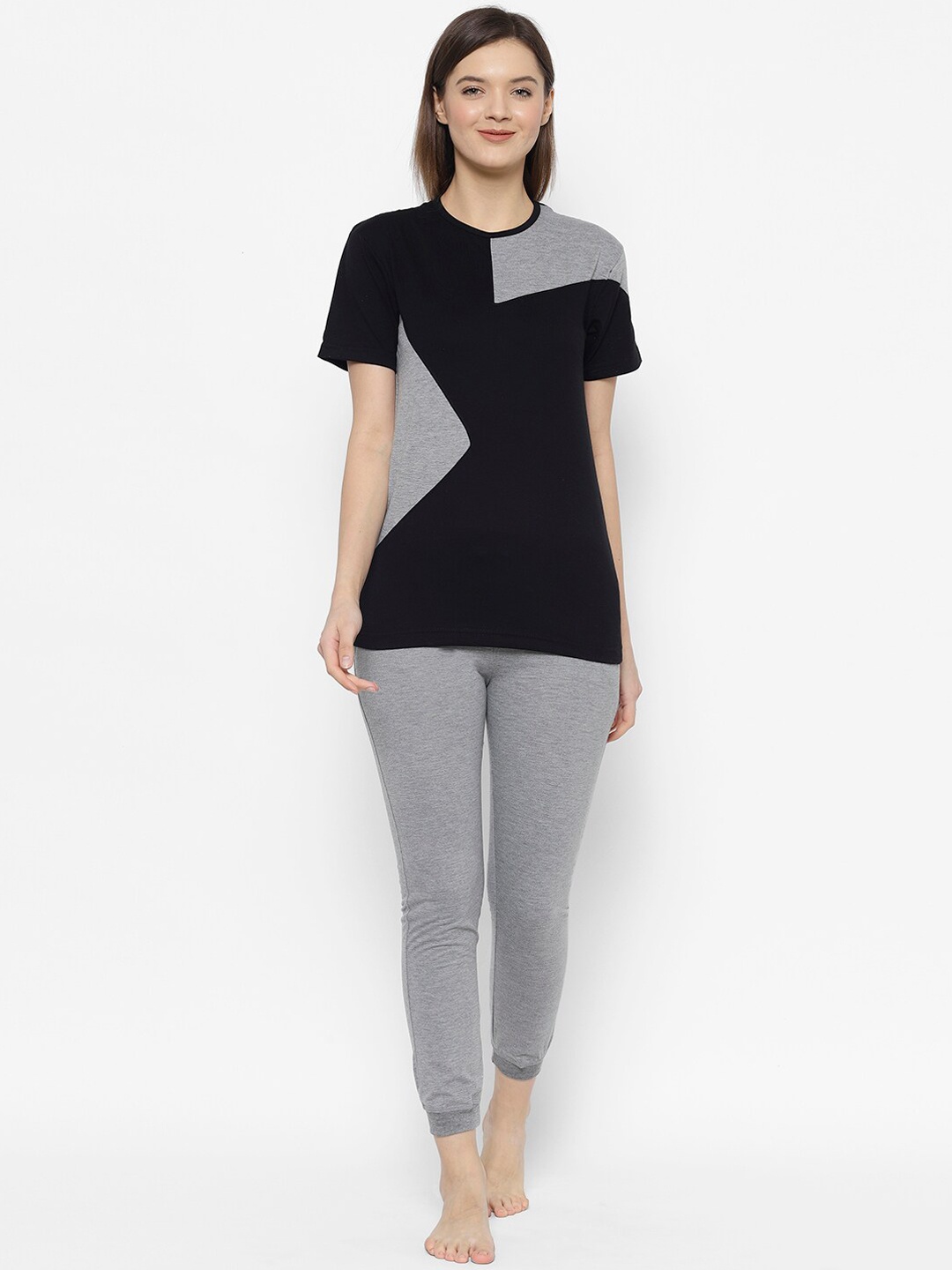

VIMAL JONNEY Women Black & Grey Colourblocked T-Shirt & Pyjama Night suit