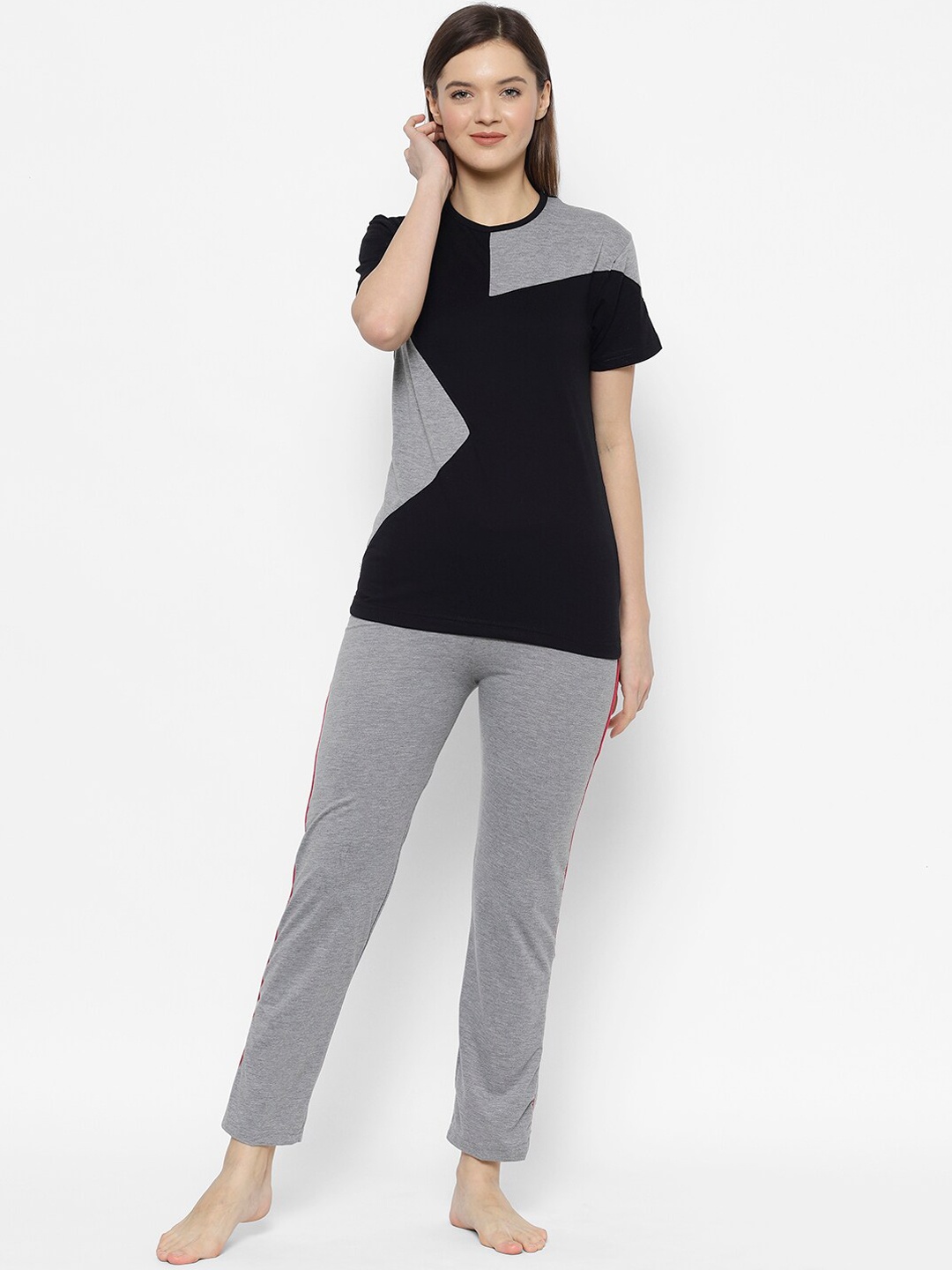 

VIMAL JONNEY Women Black & Grey Colourblocked Night Suit