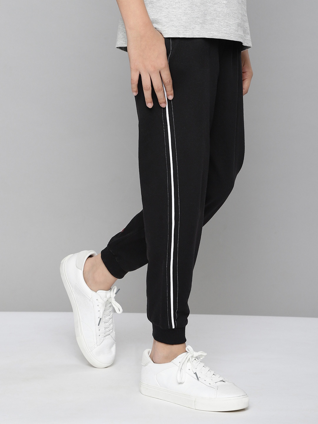 

M&H Juniors Boys Black Solid Joggers