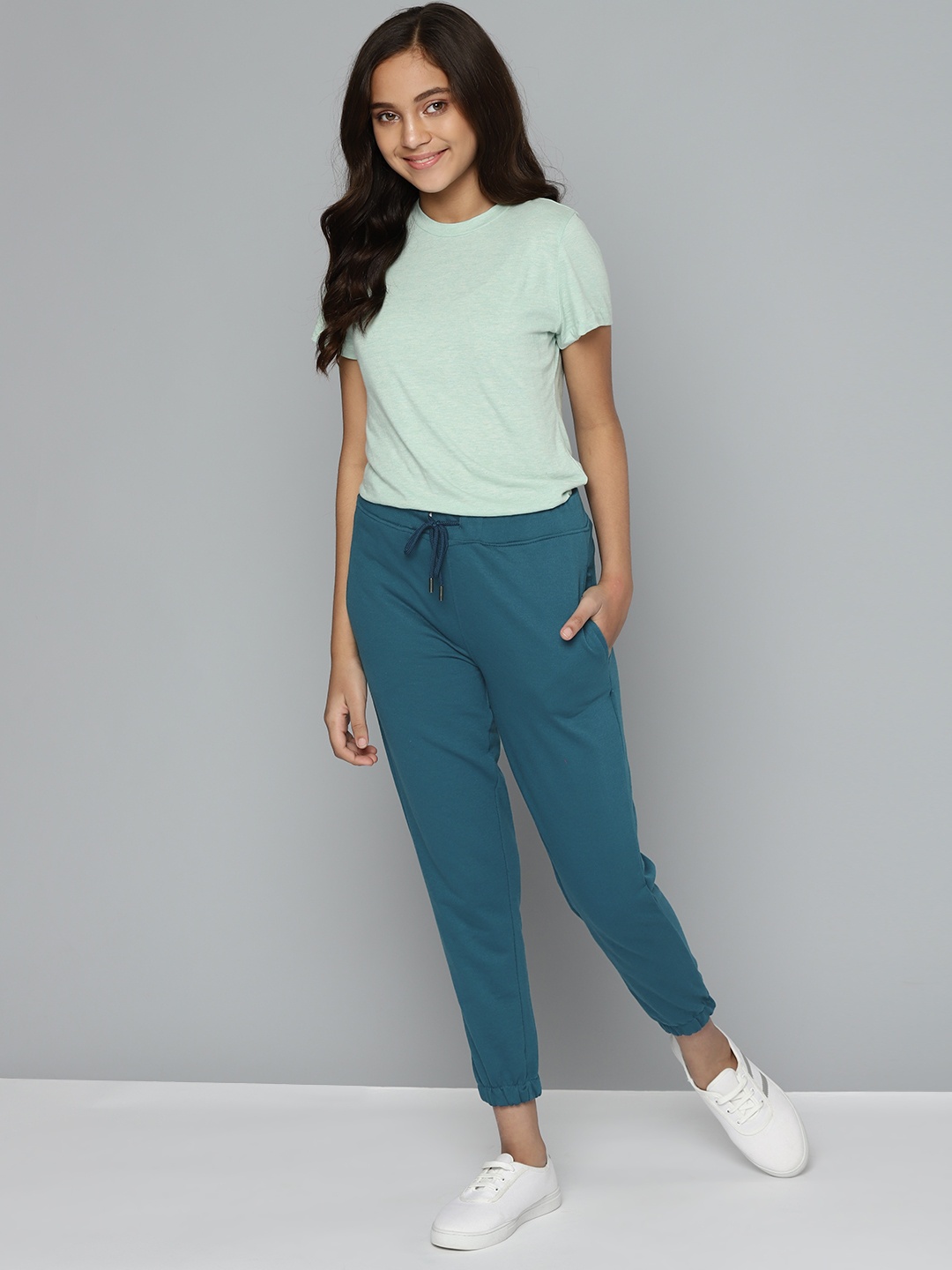 

M&H Juniors Girls Blue Solid Joggers