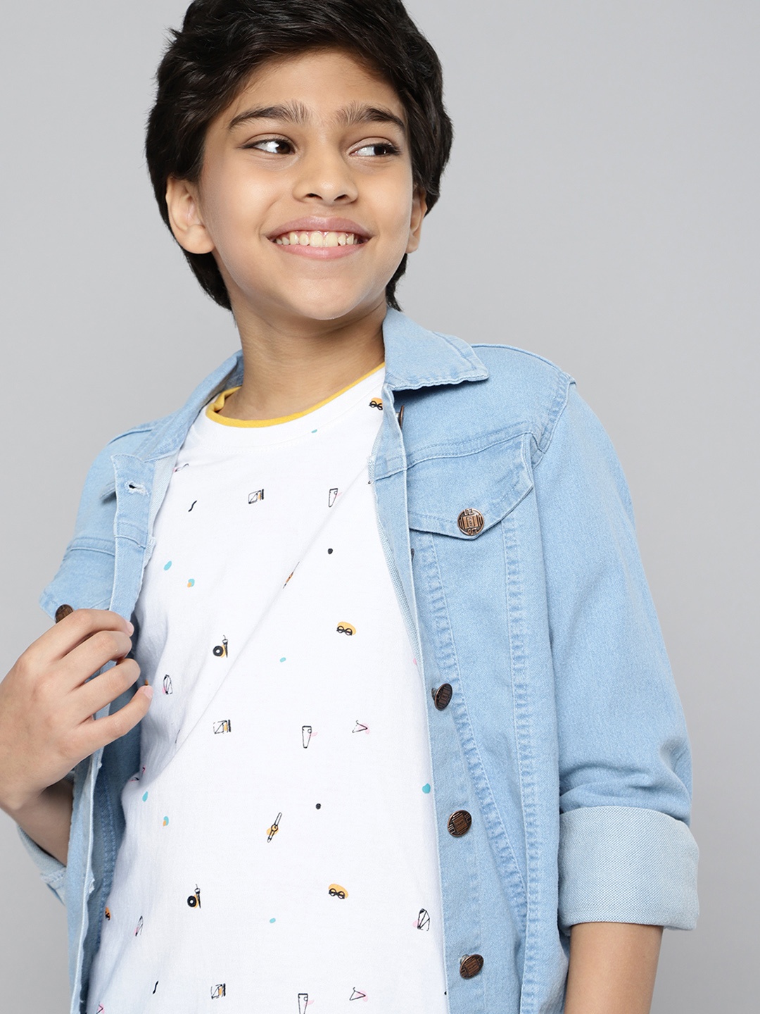

M&H Juniors Boys White & Black Cotton Printed T-shirt