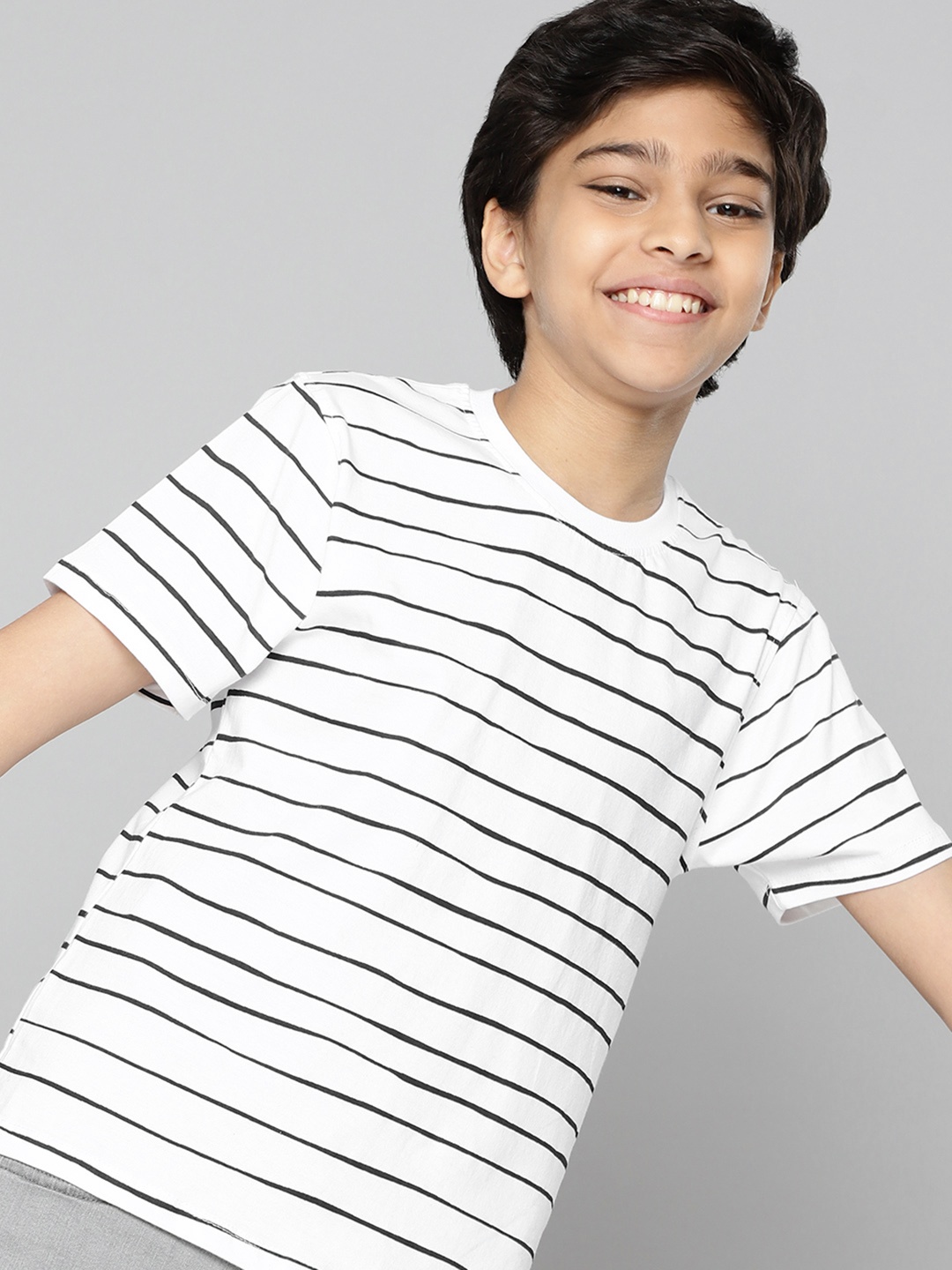 

M&H Juniors Boys White & Black Pure Cotton Striped Monochrome T-shirt
