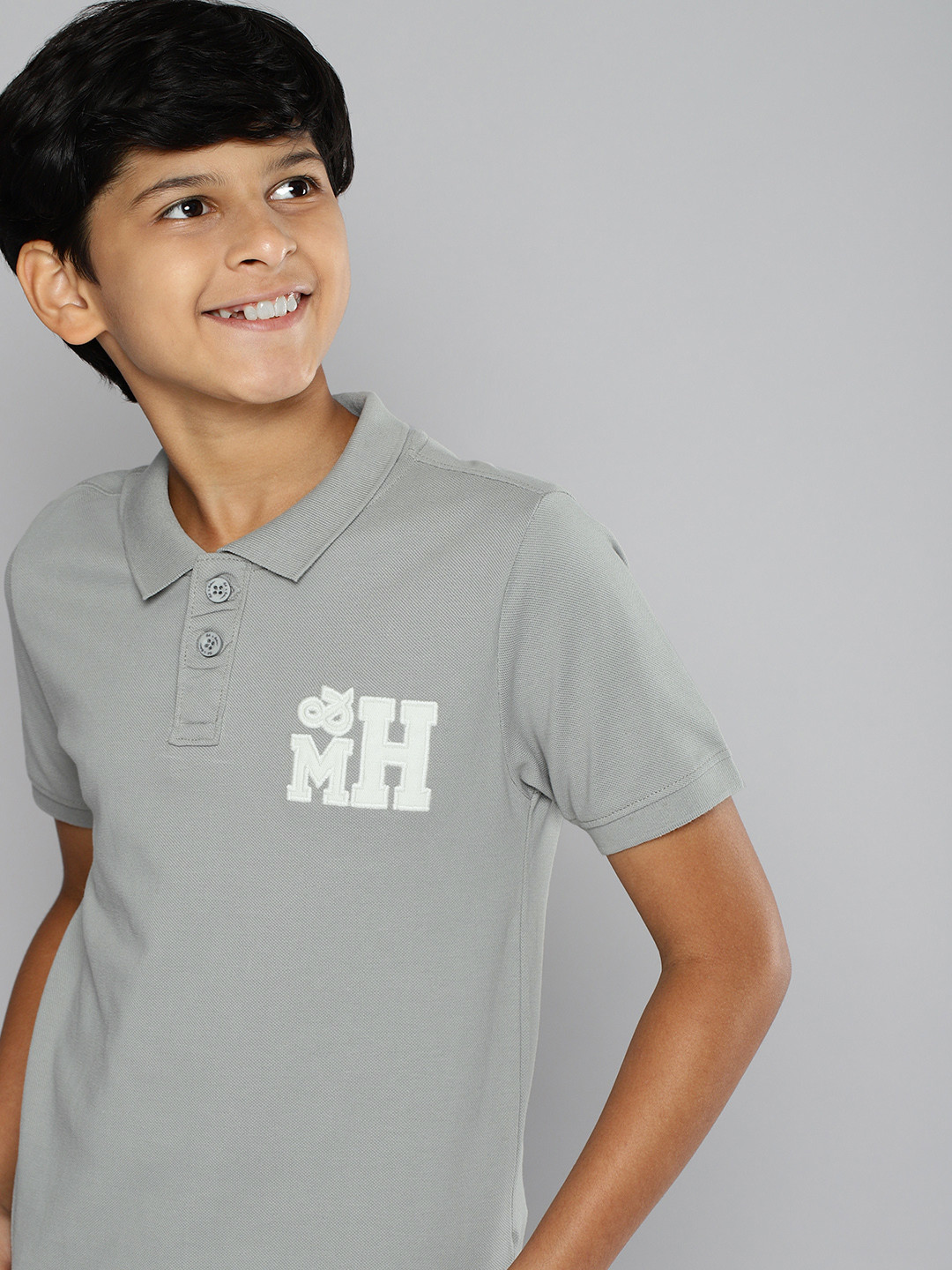 

MH Juniors Boys Grey Pure Cotton Solid Polo Collar Applique Detail Pure Cotton T-shirt