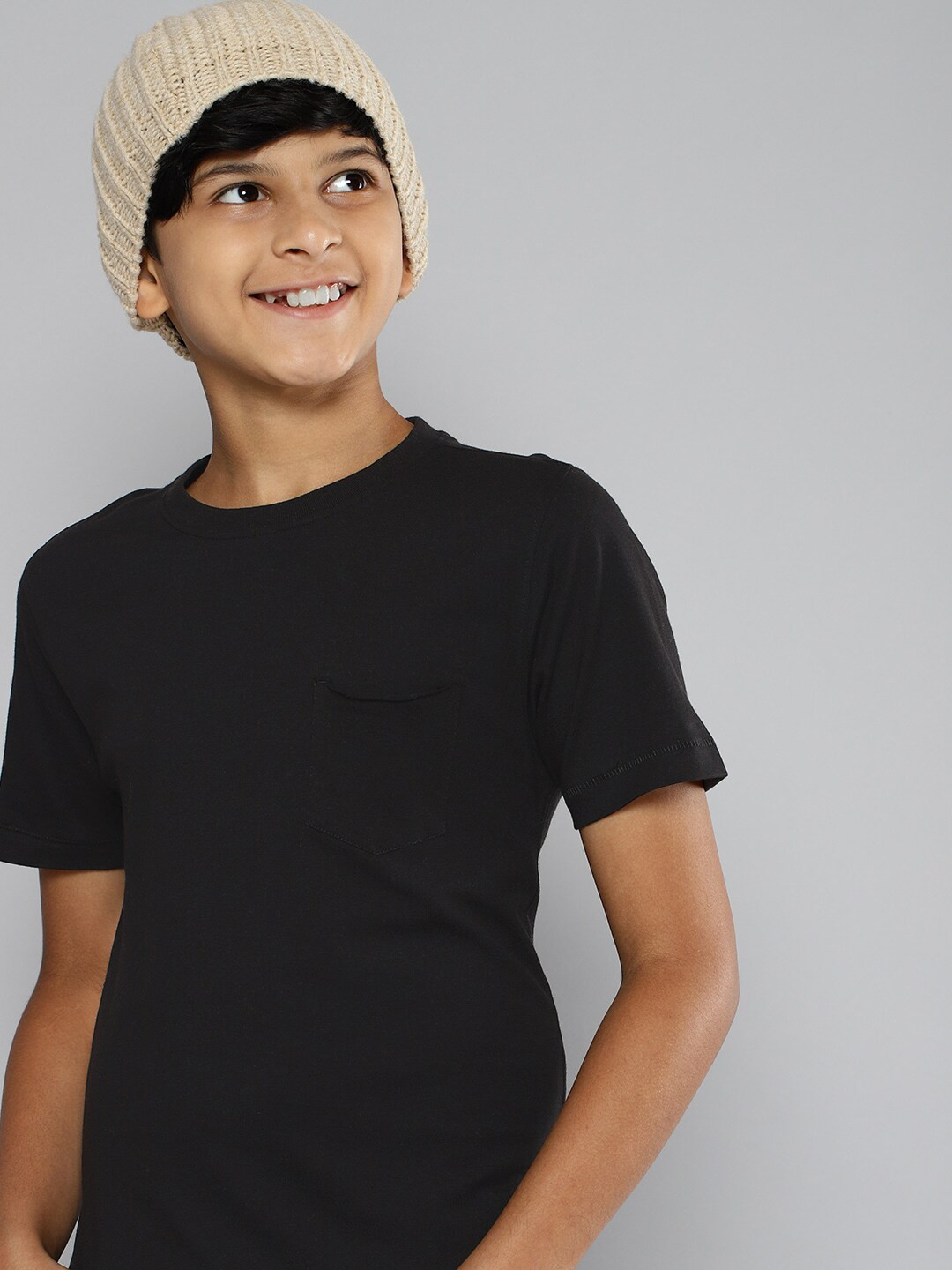 

MH Juniors Boys Black Pure Cotton Solid Round Neck Pure Cotton T-shirt