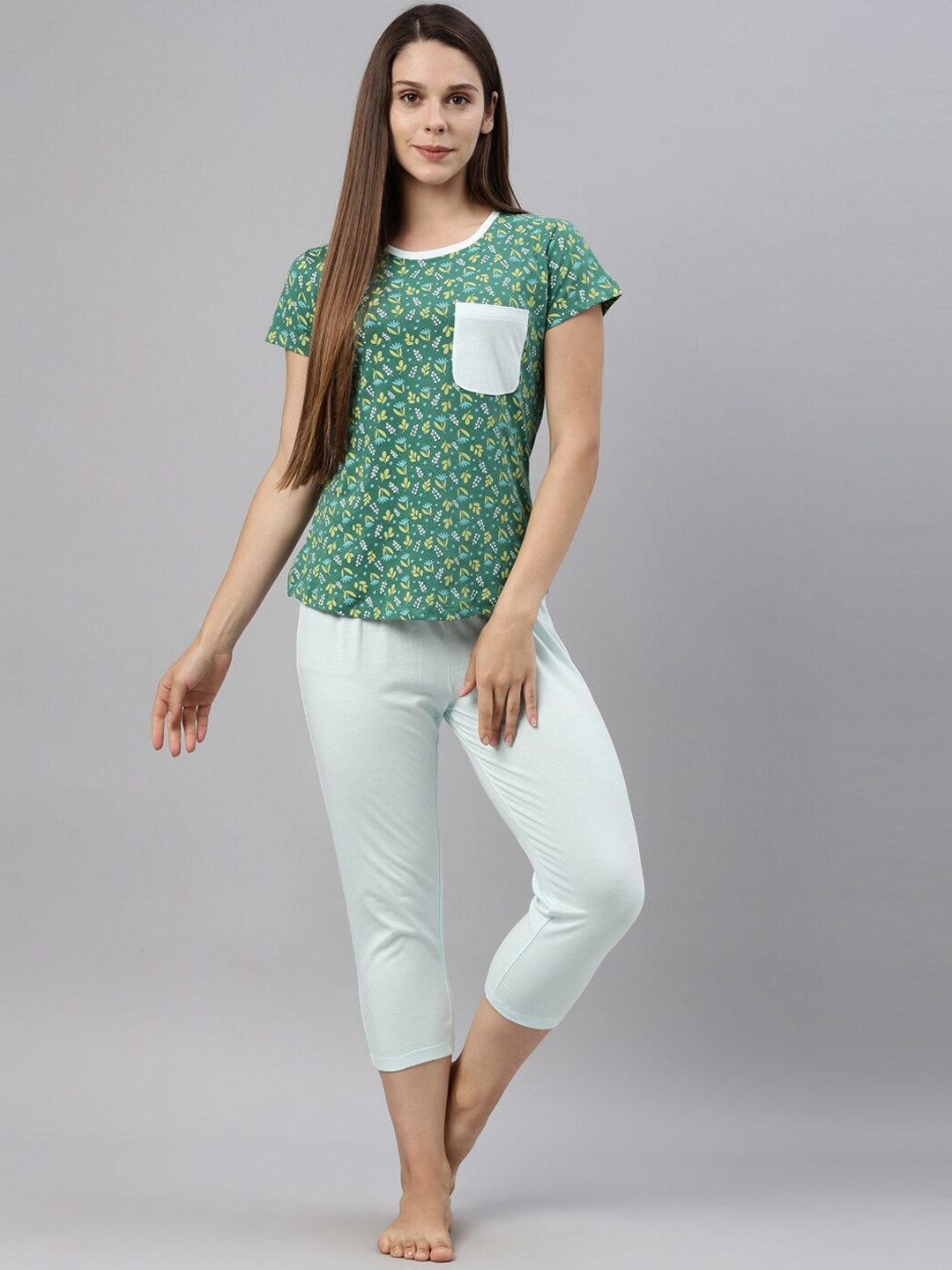 

Curare Women Green & White Printed Night suit