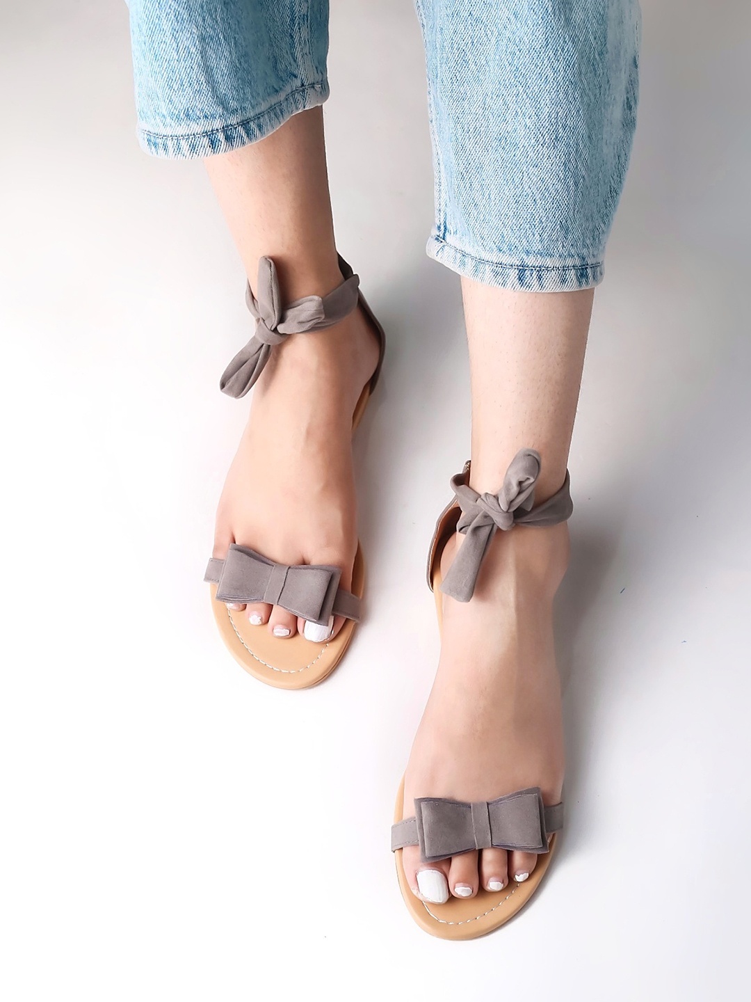 

Brauch Women Grey Open Toe Flats with Bows