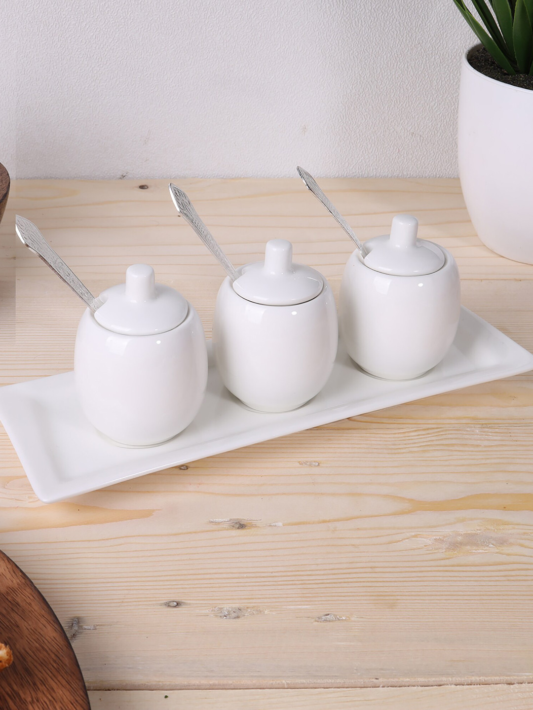 

Ariane White Set Of 3 Solid Porcelain Spice Pickle & Pepper Pots With Tray