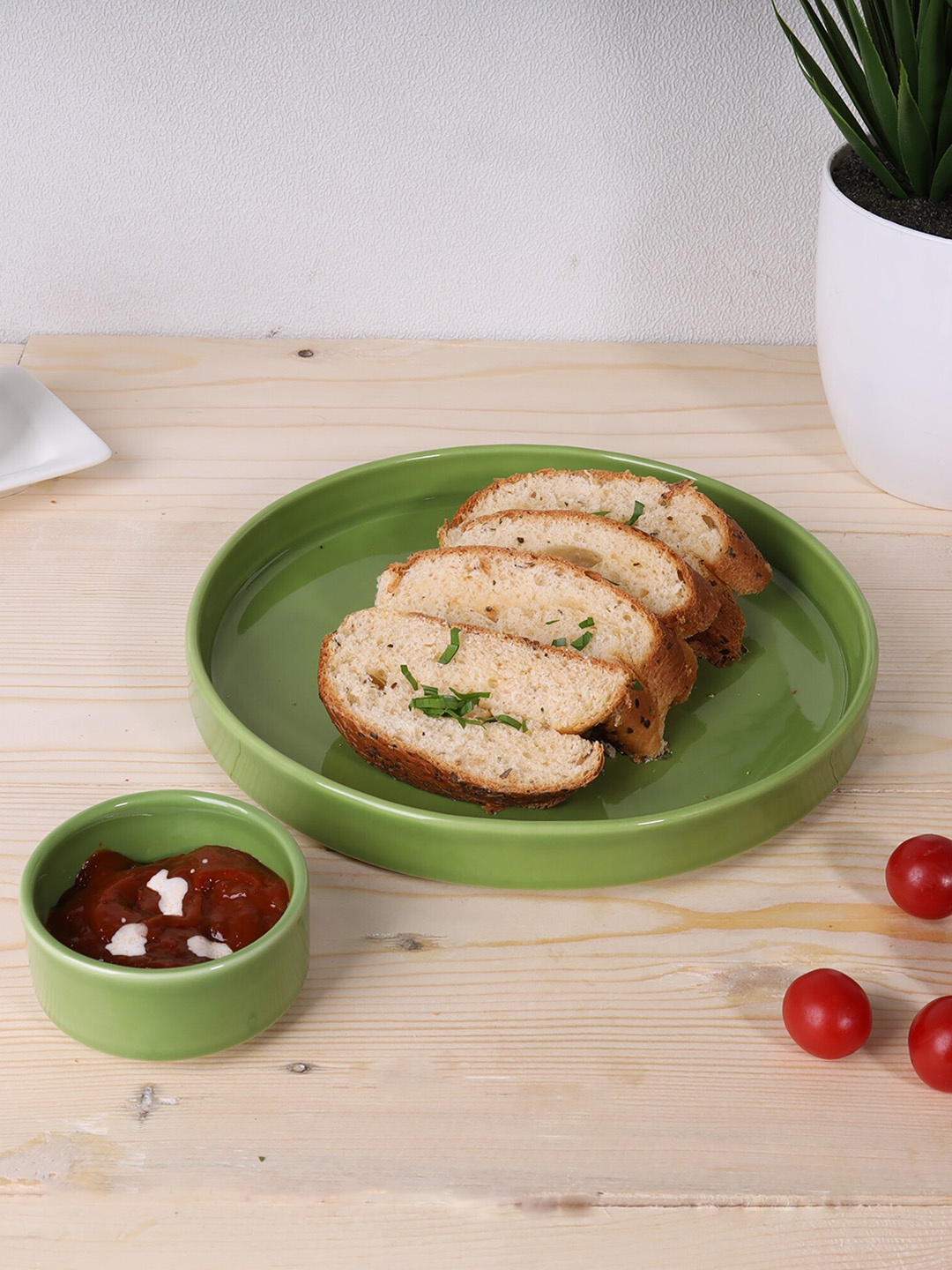 

Ariane Green Solid Serving Platter & Dip Bowl
