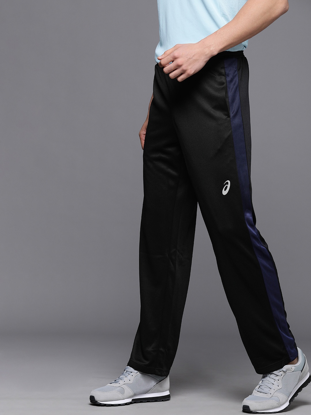

ASICS Men Black Solid Slim Fit Mid-Rise Rapid-Dry Regular Running Track Pants With Side Stripes