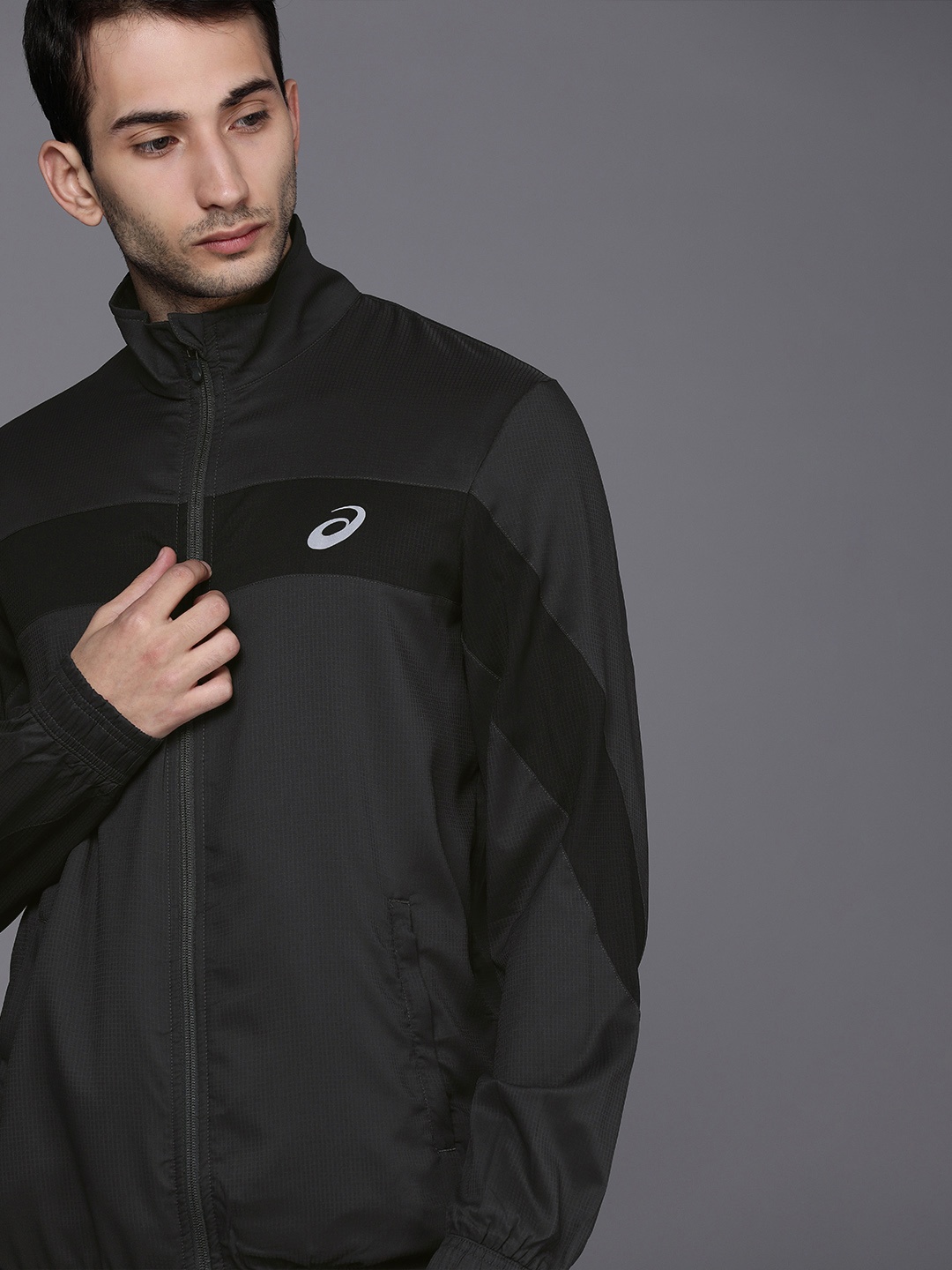 

ASICS Men Charcoal Grey & Black Lightweight Sporty Running Jacket