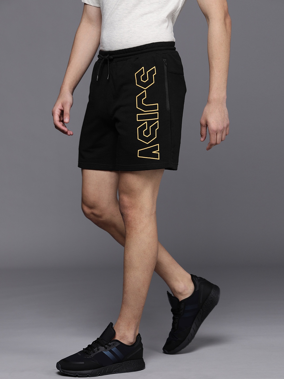 

ASICS Men 7 in Graphic Sweat Typography Training Shorts, Black