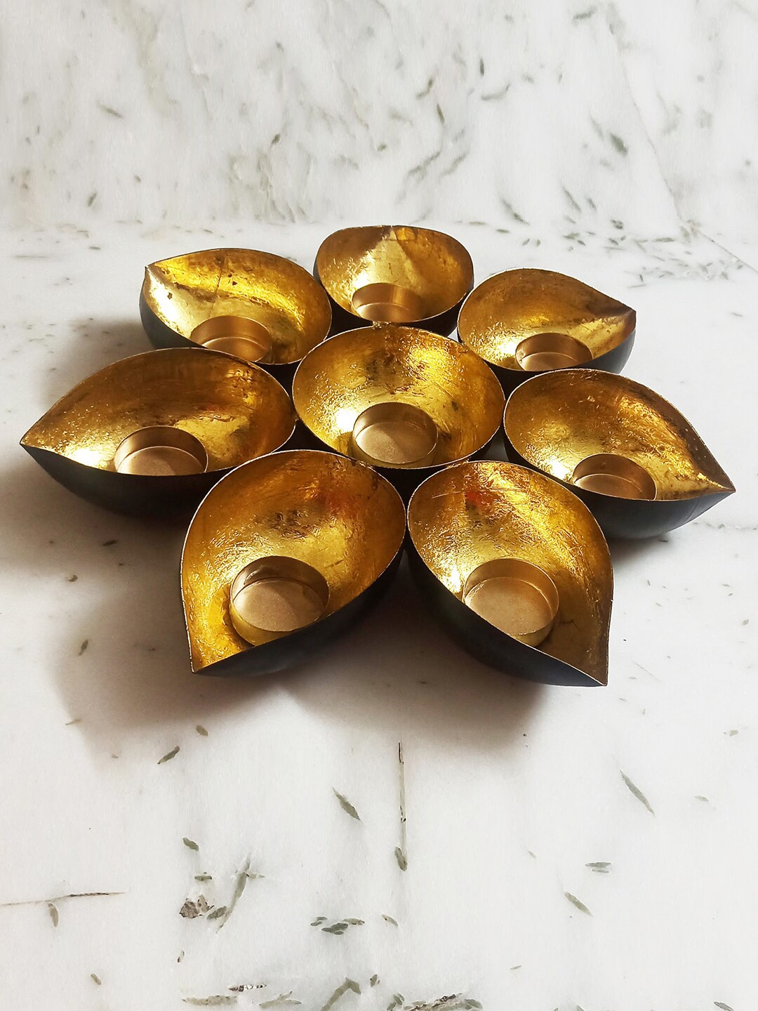 

WENS Set Of 8 Gold-Toned Solid Antique & Foil Finish Urli Tea Light Light Candle Holders