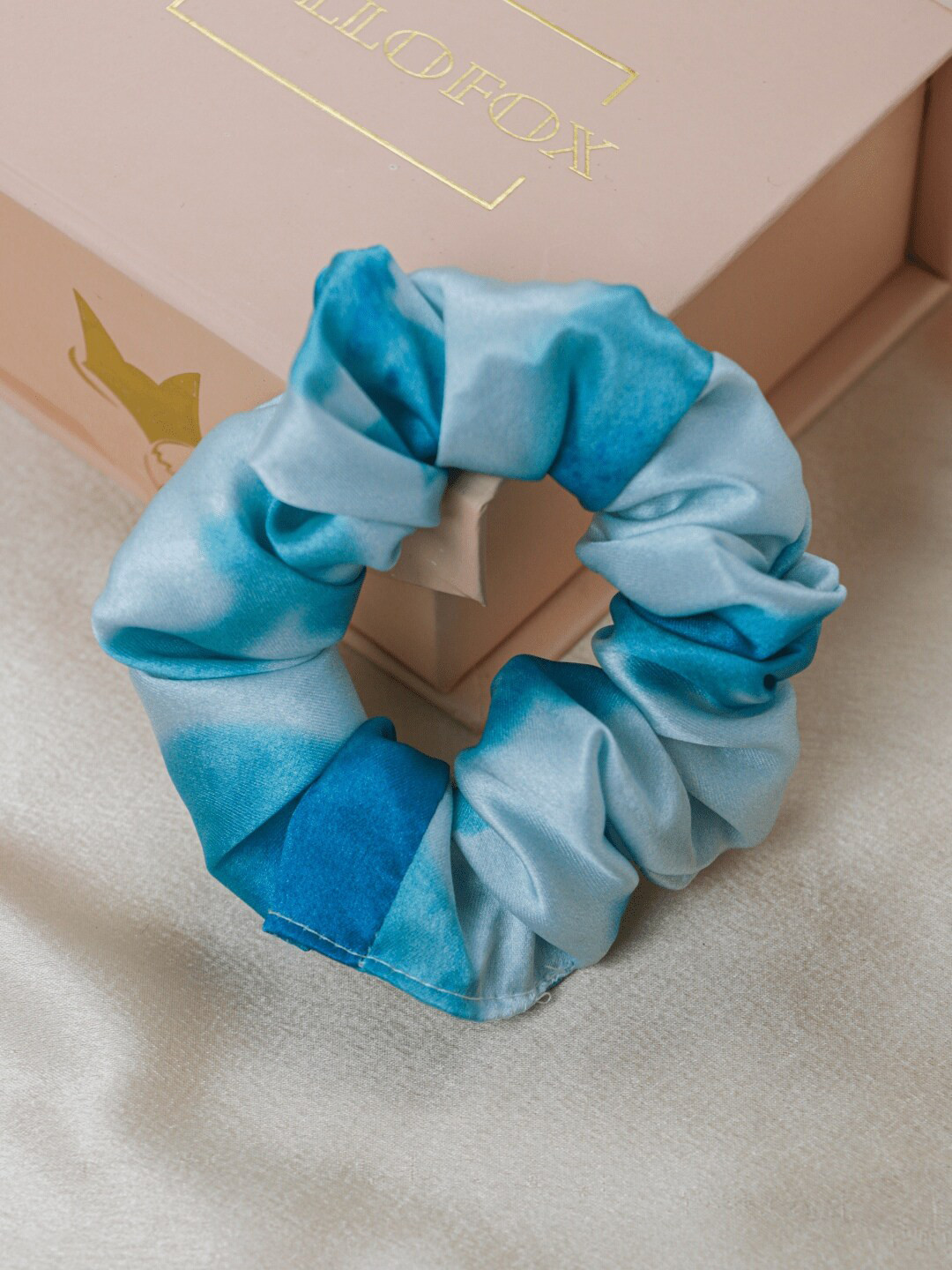 

Bellofox Women Blue & White Tie & Dye Scrunchie