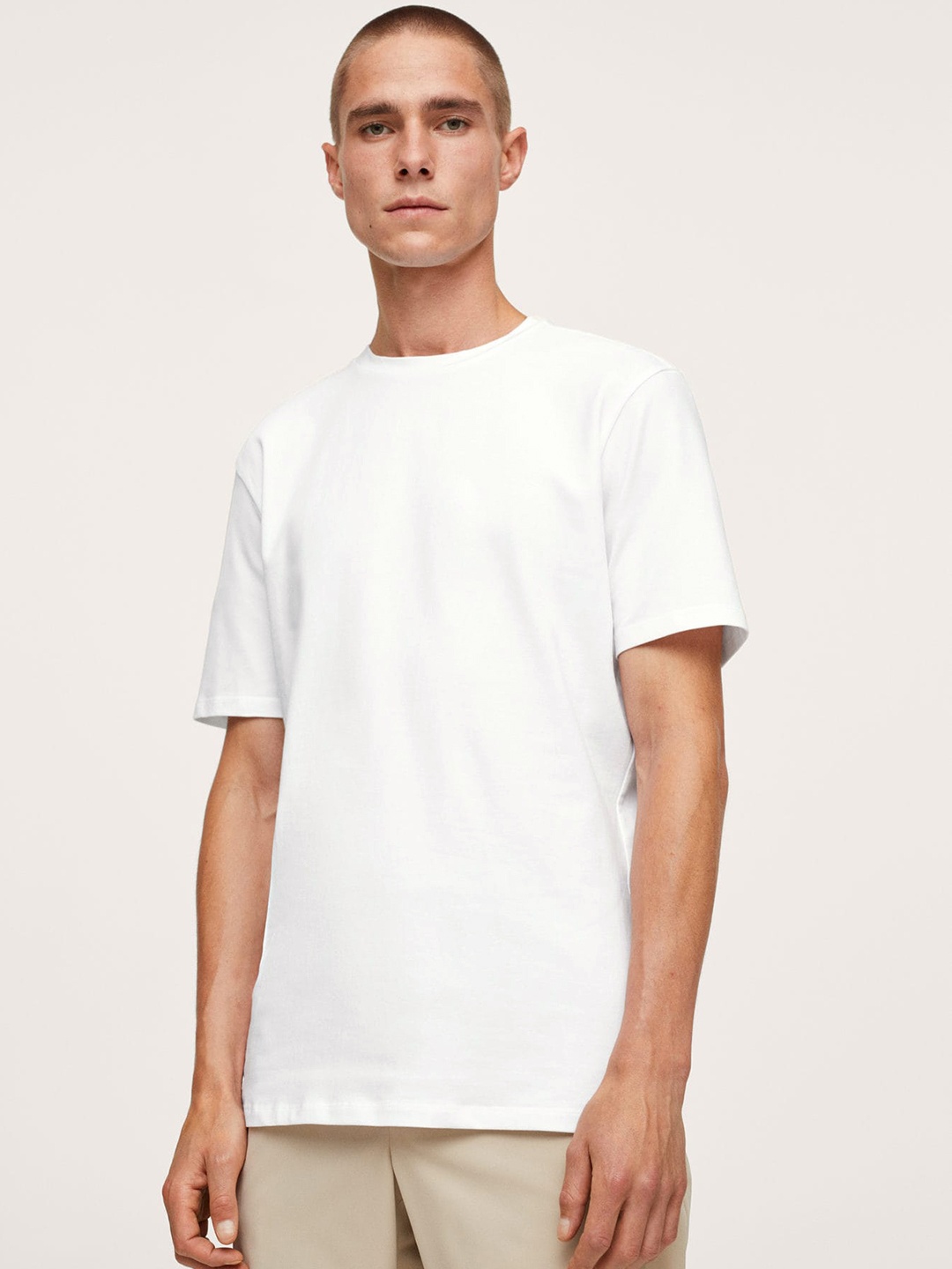 

MANGO MAN White Solid Round Neck T-shirt