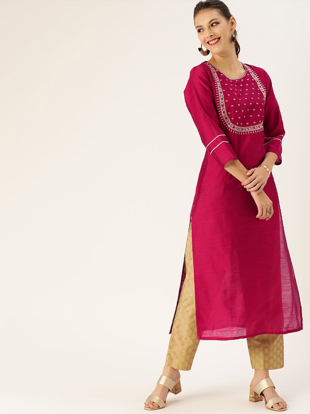 

Varanga Women Magenta Floral Embroidered Kurta