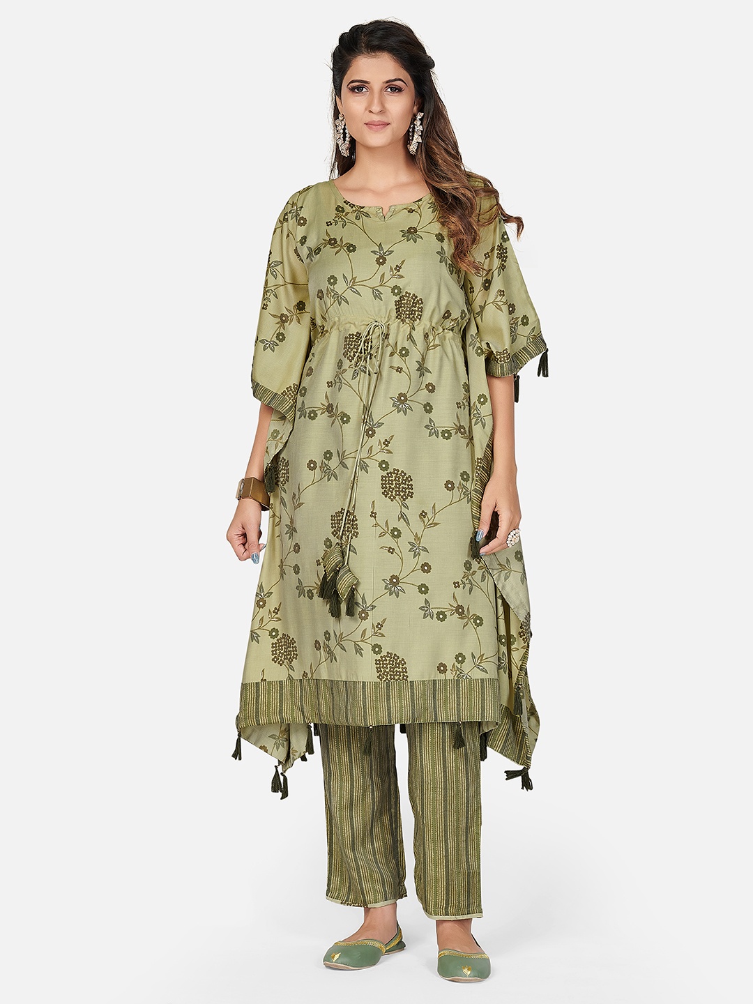 

Vbuyz Women Green Floral Printed Kaftan Chanderi Cotton Kurta with Trousers