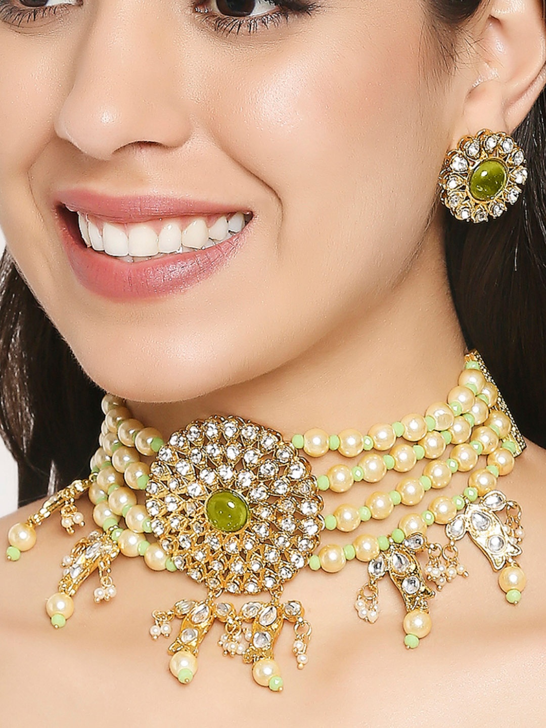 

OOMPH Gold-Toned & Green Kundan-Studded & Pearl Beaded Jewellery Set