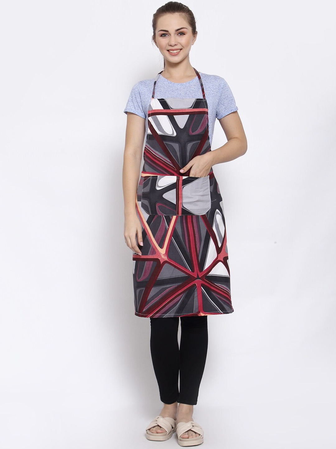 

Arrabi Black & Maroon Abstract Printed Apron