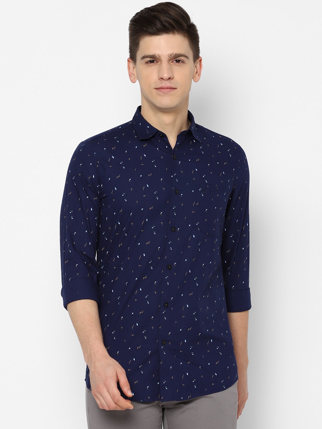 

Allen Solly Men Navy Blue & White Slim Fit Micro Ditsy Printed Cotton Casual Shirt