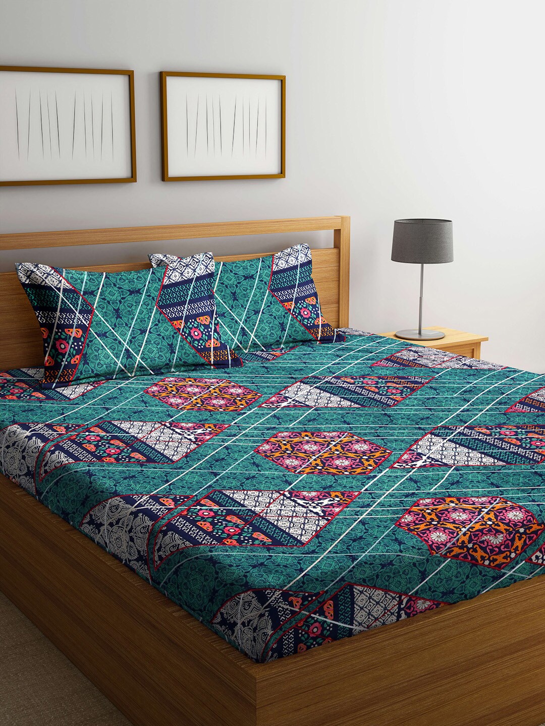 

Arrabi Navy Blue & Green Geometric 300 TC King Bedsheet with 2 Pillow Covers