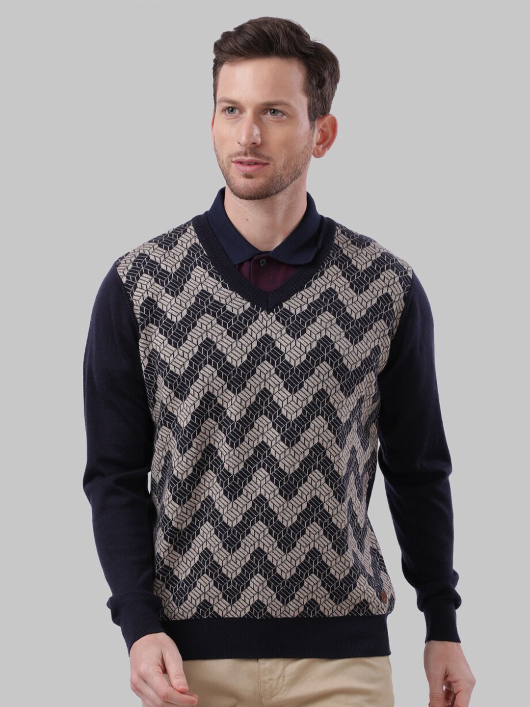 

Raymond Men Navy Blue Chevron Sweaters