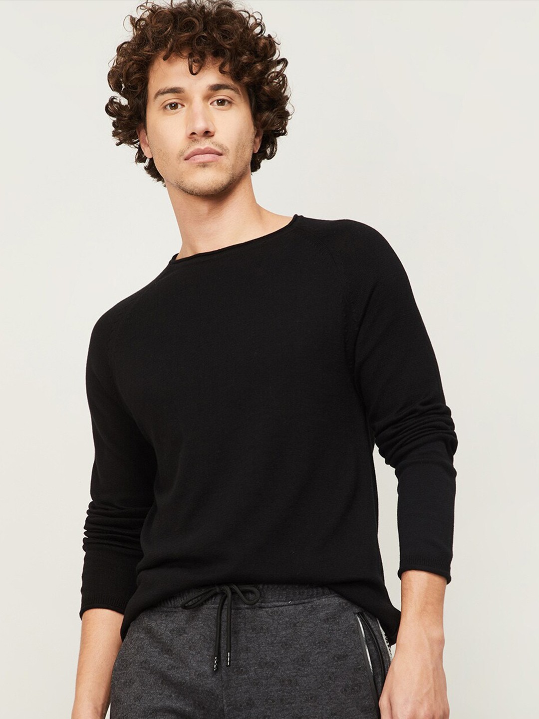 

Bossini Men Black Solid Pullover Sweater