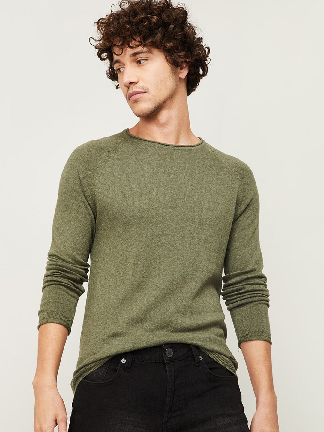 

Bossini Men Olive Solid Pullover Sweater