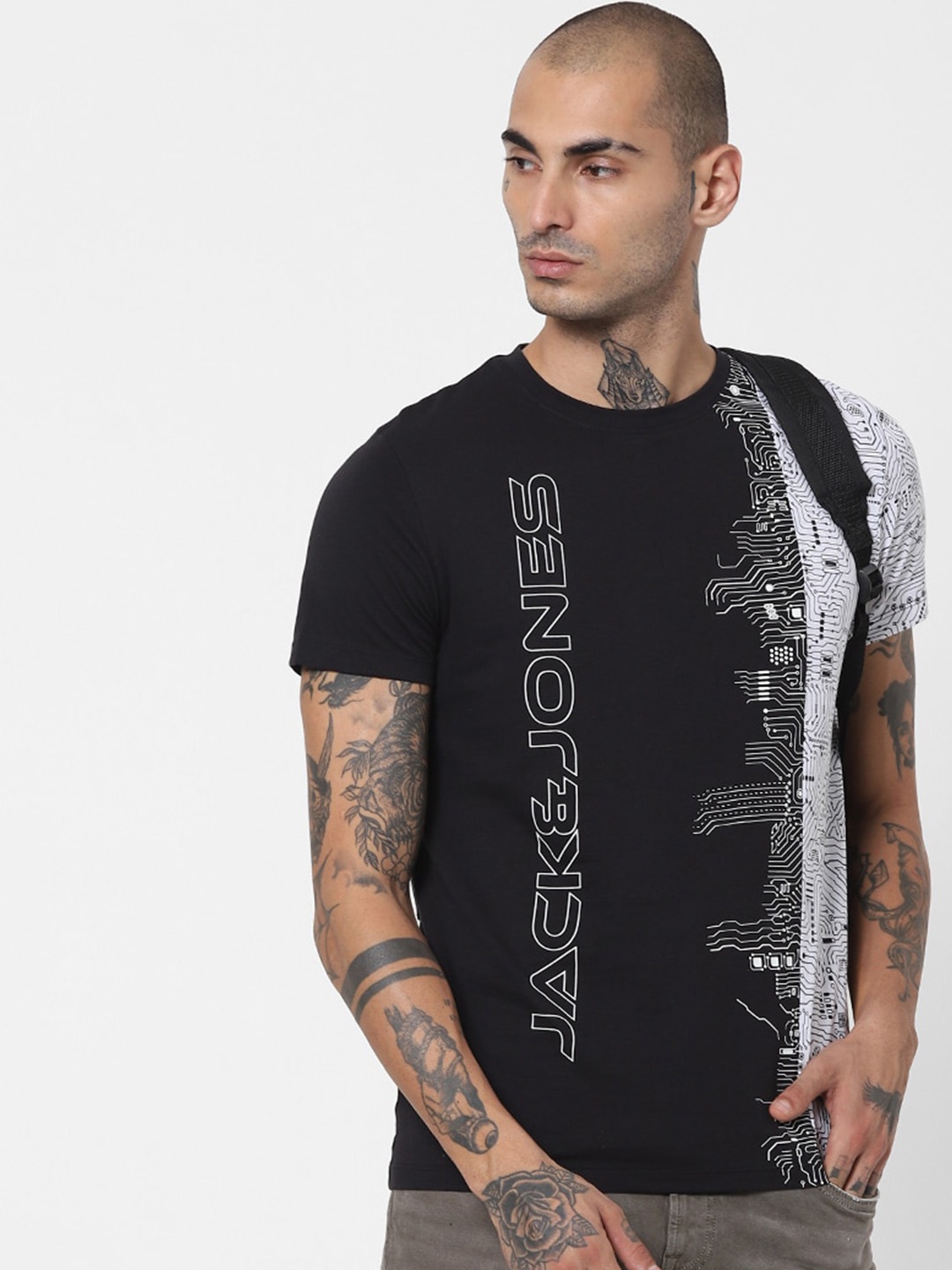 

Jack & Jones Men Black Graphic Printed Casual T-Shirt