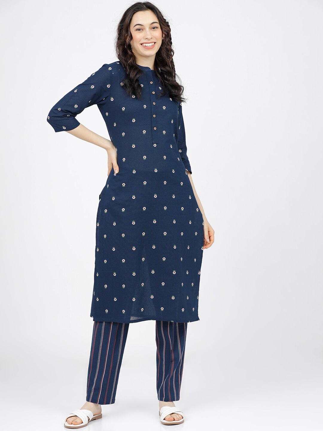 

Vishudh Women Navy Blue Floral Printed Pure Cotton Kurta with Palazzos