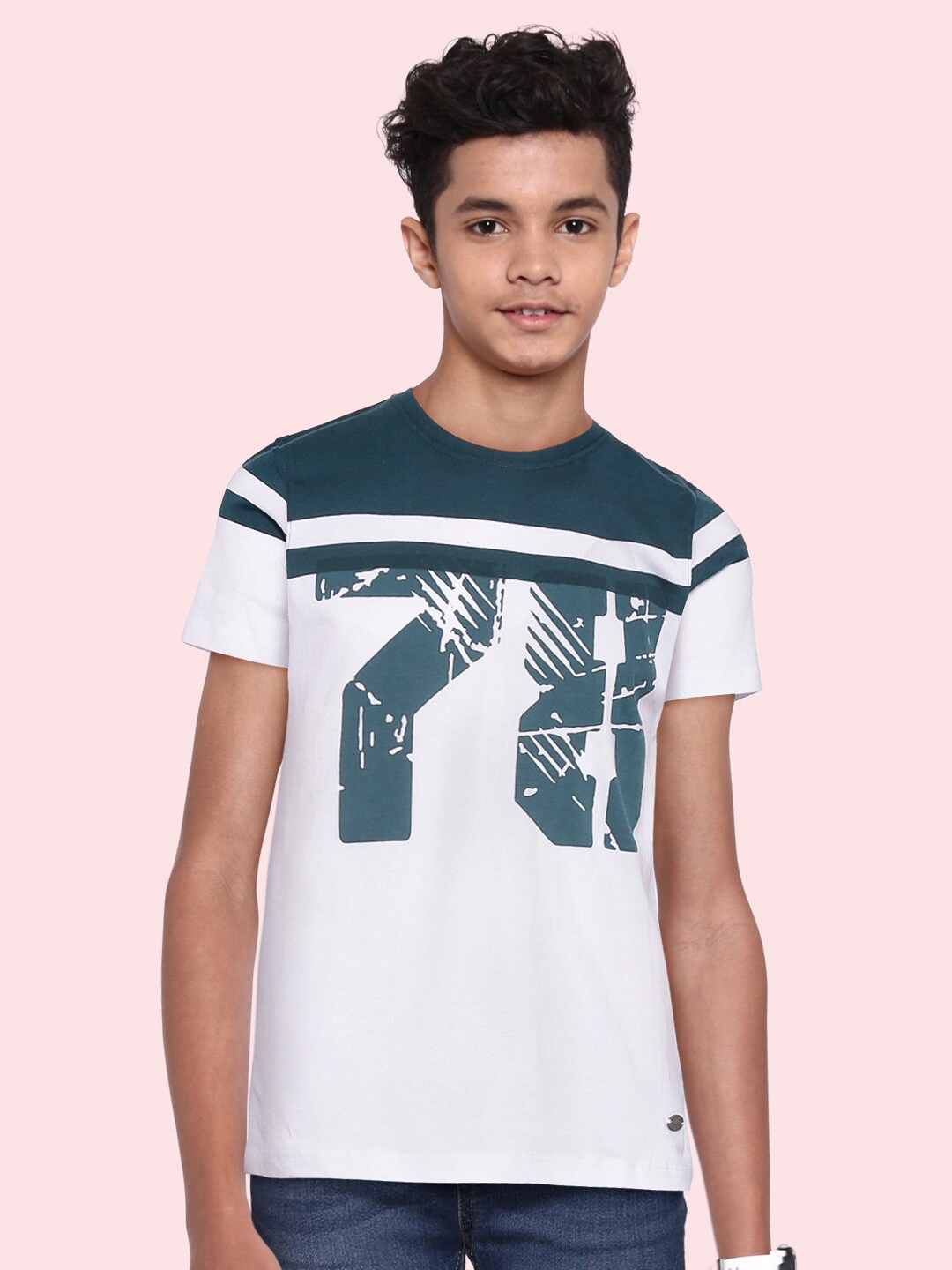 

UTH by Roadster Boys White & Navy Blue Cotton Varsity Print T-shirt