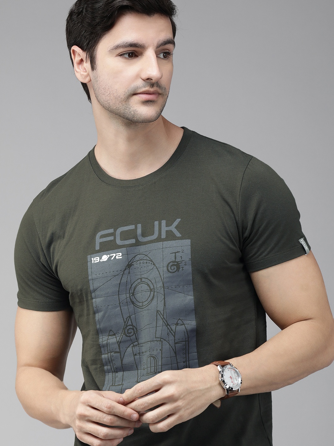 

French Connection Men Olive Green Graphic Printed Pure Cotton Slim Fit T-shirt