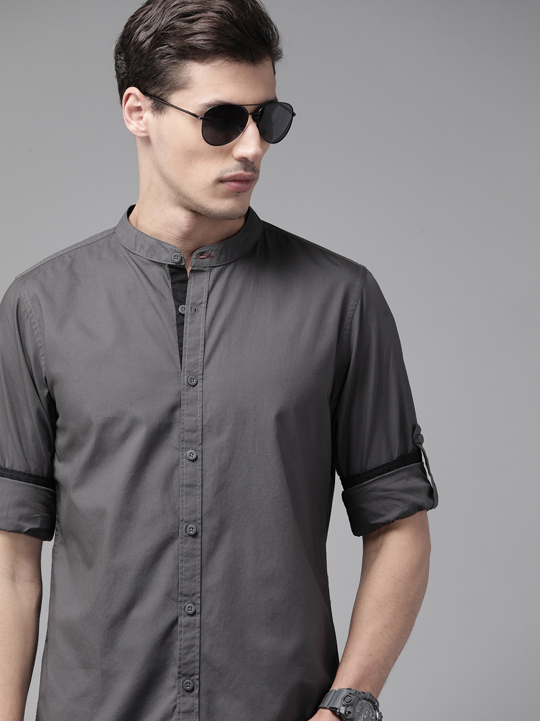 

Roadster Men Charcoal Grey Solid Pure Cotton Casual Shirt