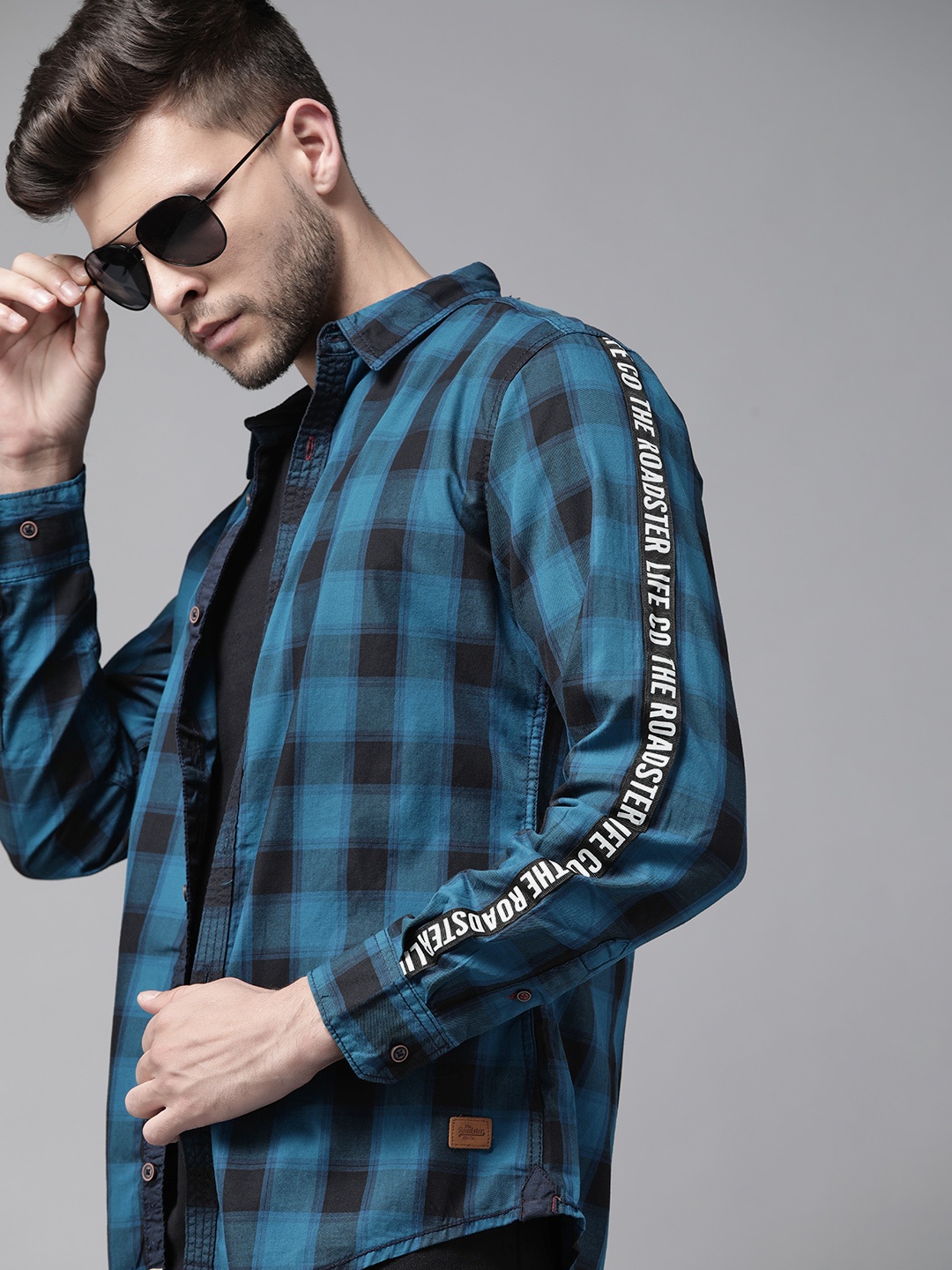 

Roadster Men Blue & Black Pure Cotton Buffalo Checks Casual Shirt with Side Taping