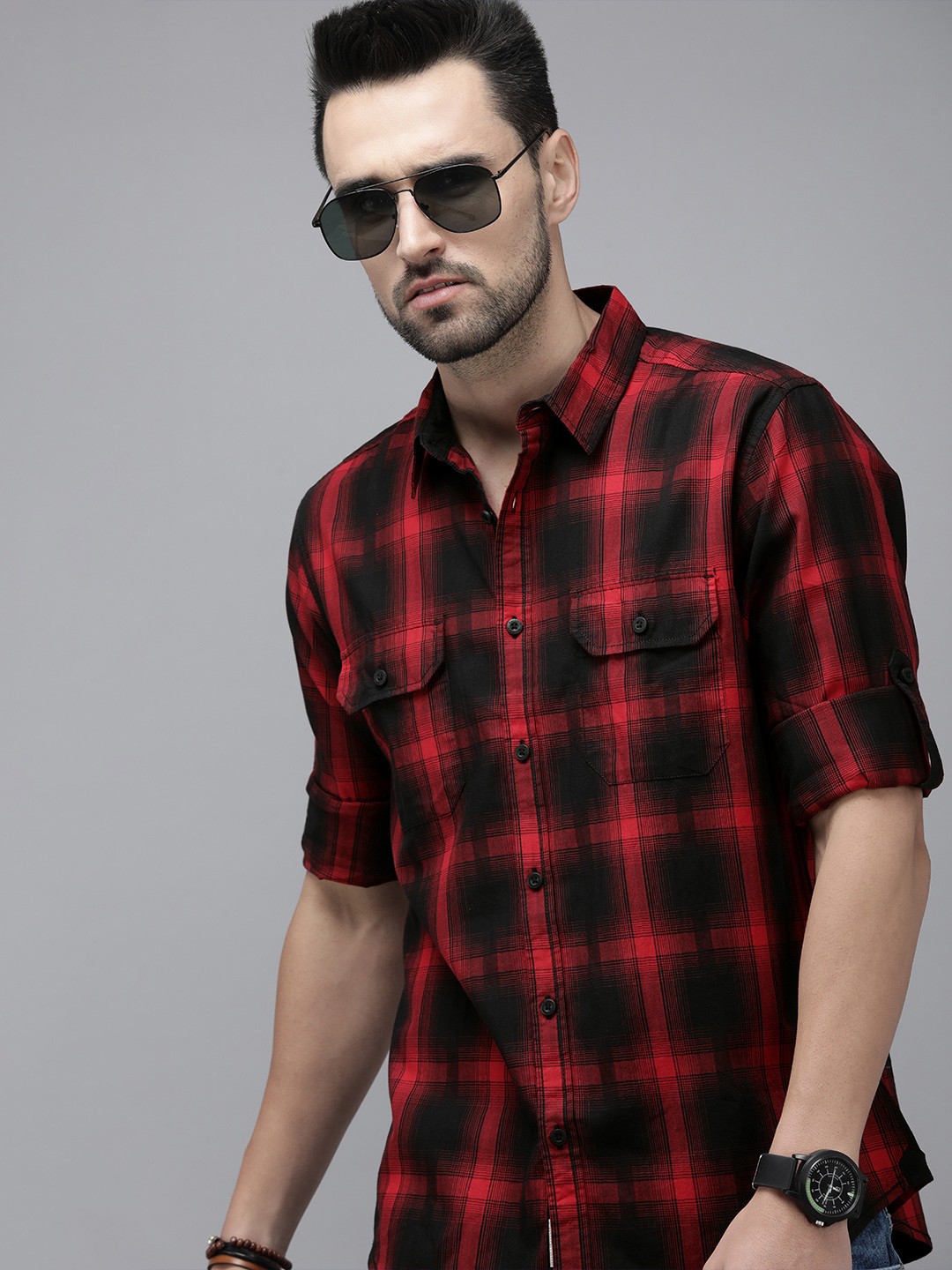 

The Roadster Lifestyle Co Men Red Checked Casual Shirt, Black