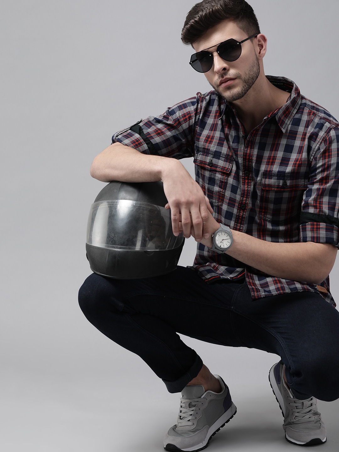 

Roadster Men Grey & Navy Blue Checked Pure Cotton Casual Shirt